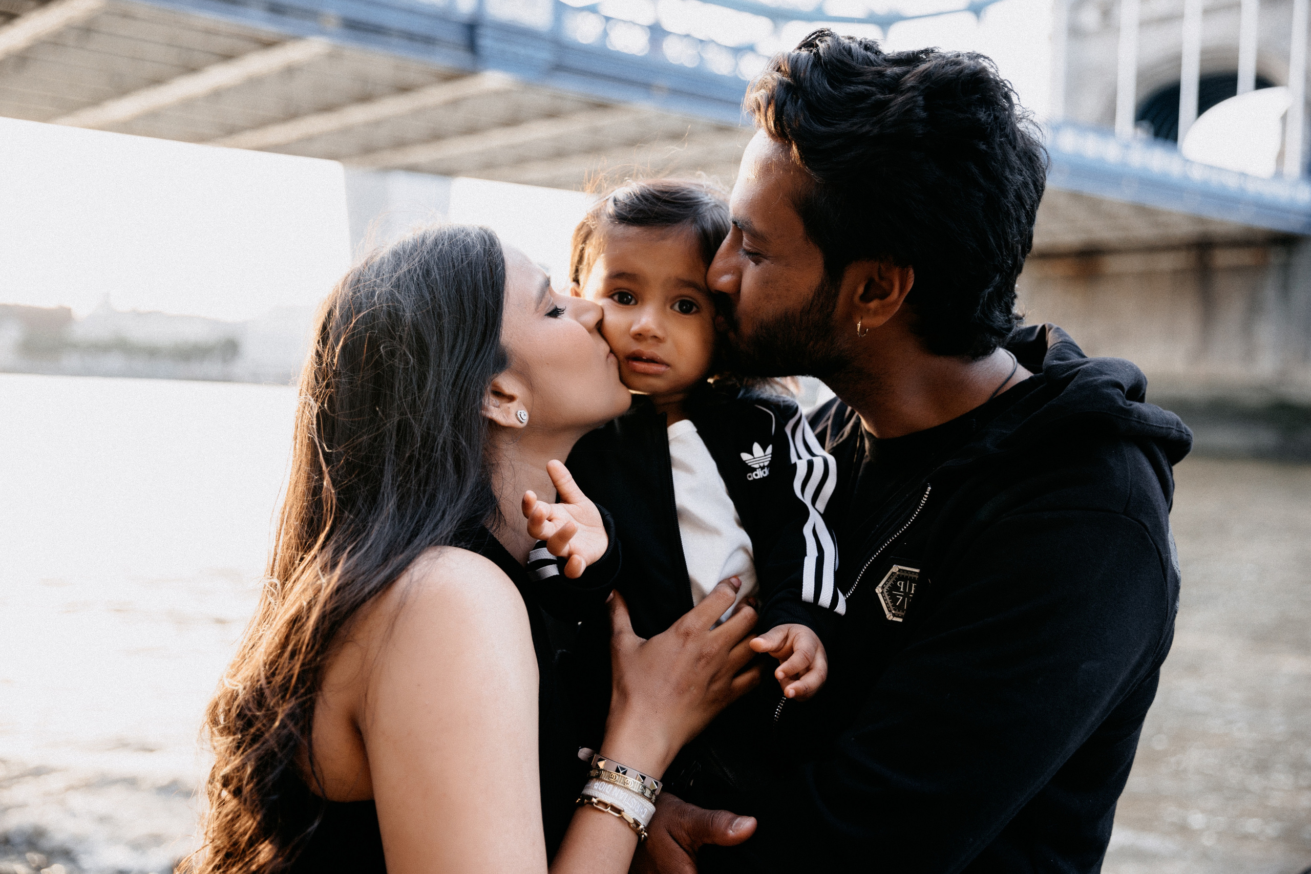 Family Photoshoot at Tower Bridge. LondonPhotoStory — Vacation Photographer in London