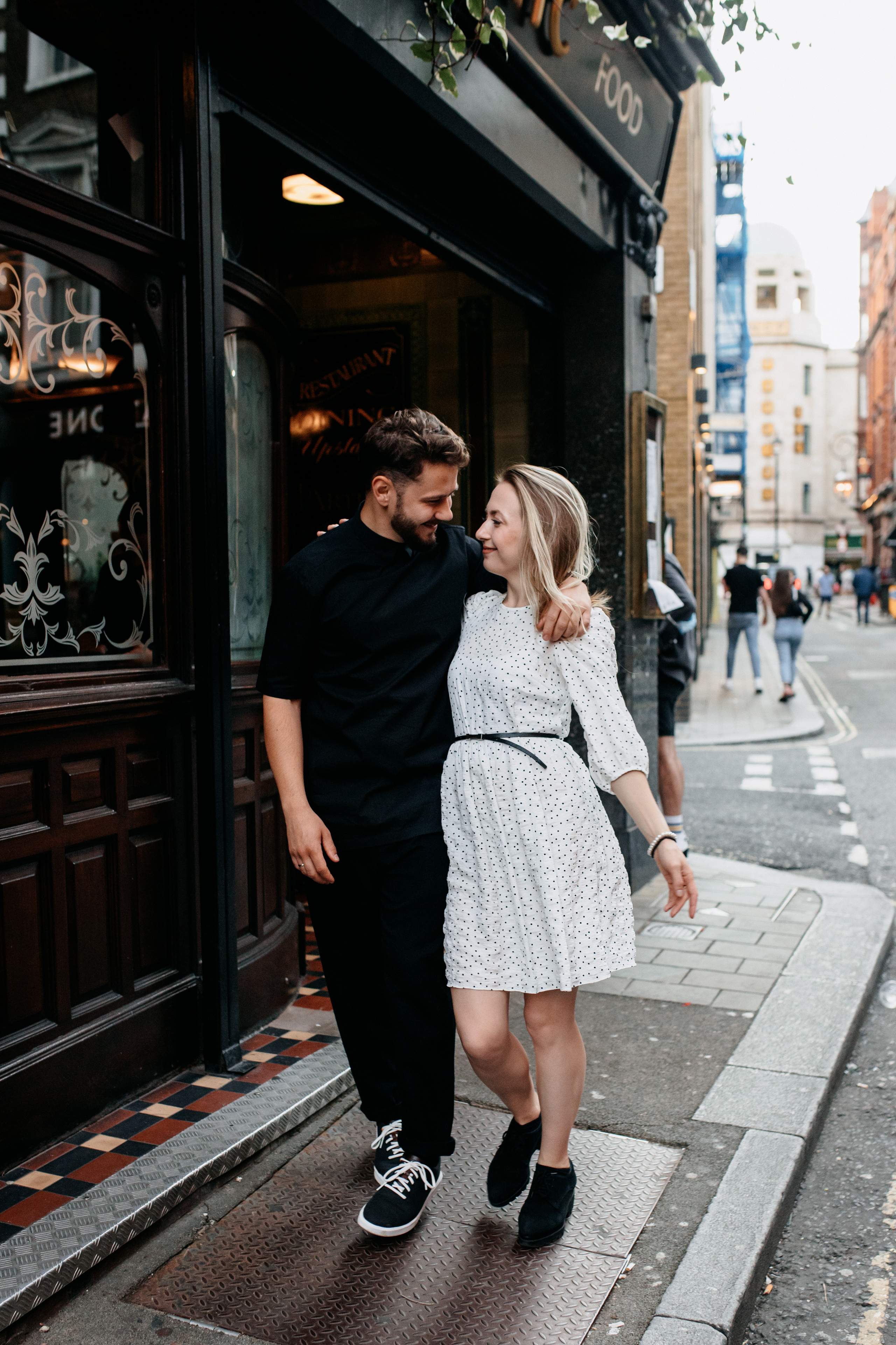 Love Story photoshoot at Picadilly — London. LondonPhotoStory — Vacation Photographer in London