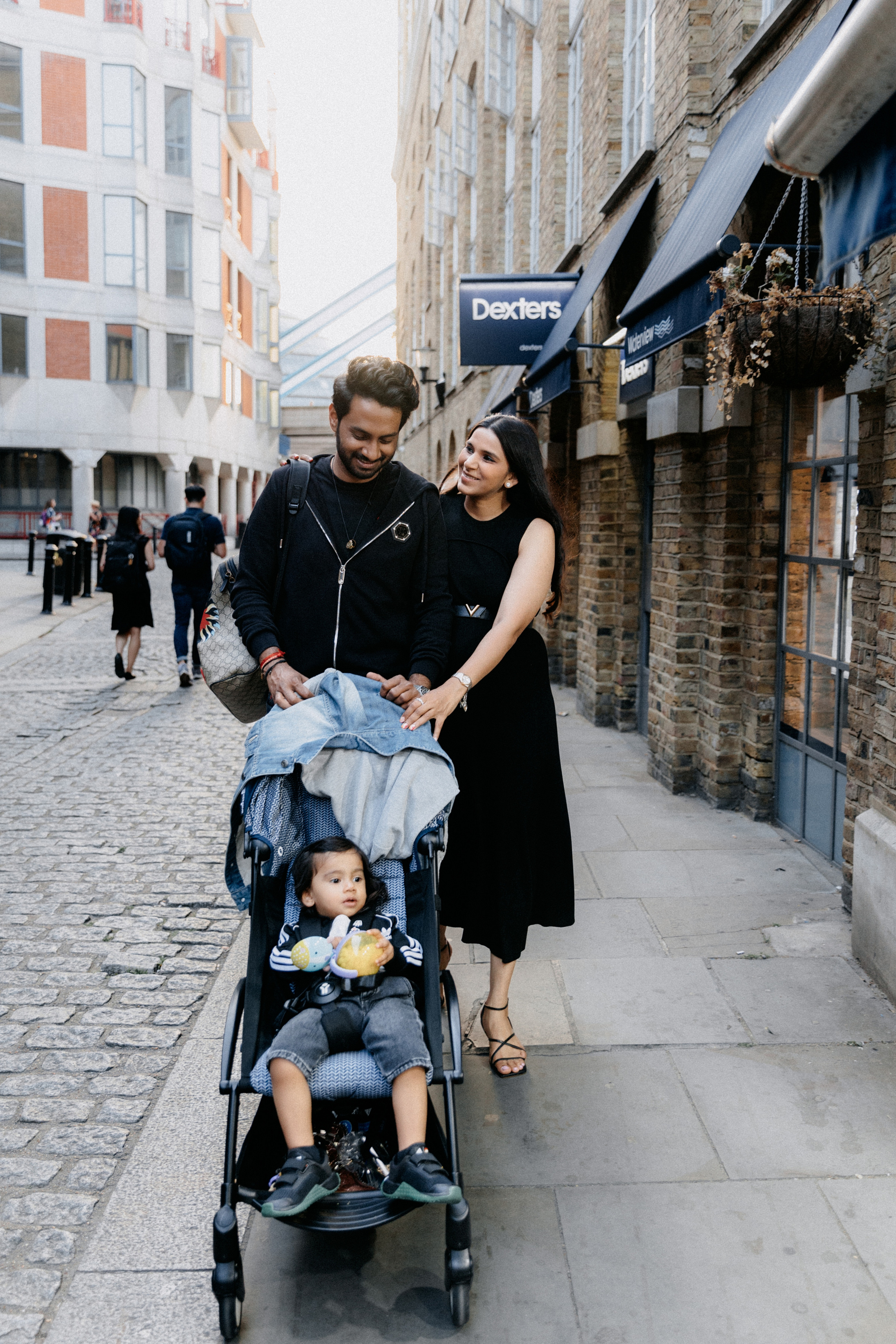 Family Photoshoot at Tower Bridge. LondonPhotoStory — Vacation Photographer in London