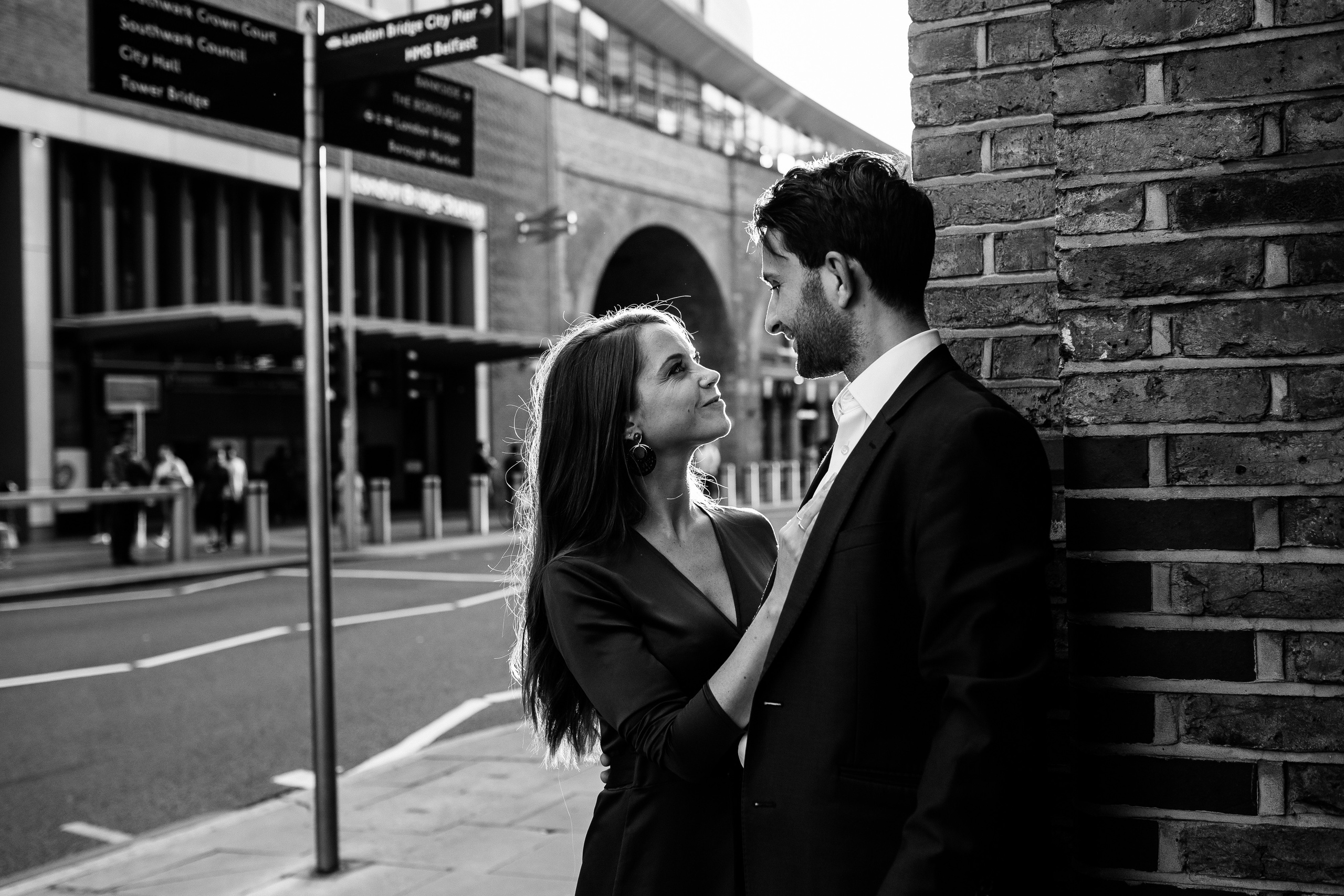 Sunset Engagement Photoshoot at Tower Bridge. LondonPhotoStory — Vacation Photographer in London
