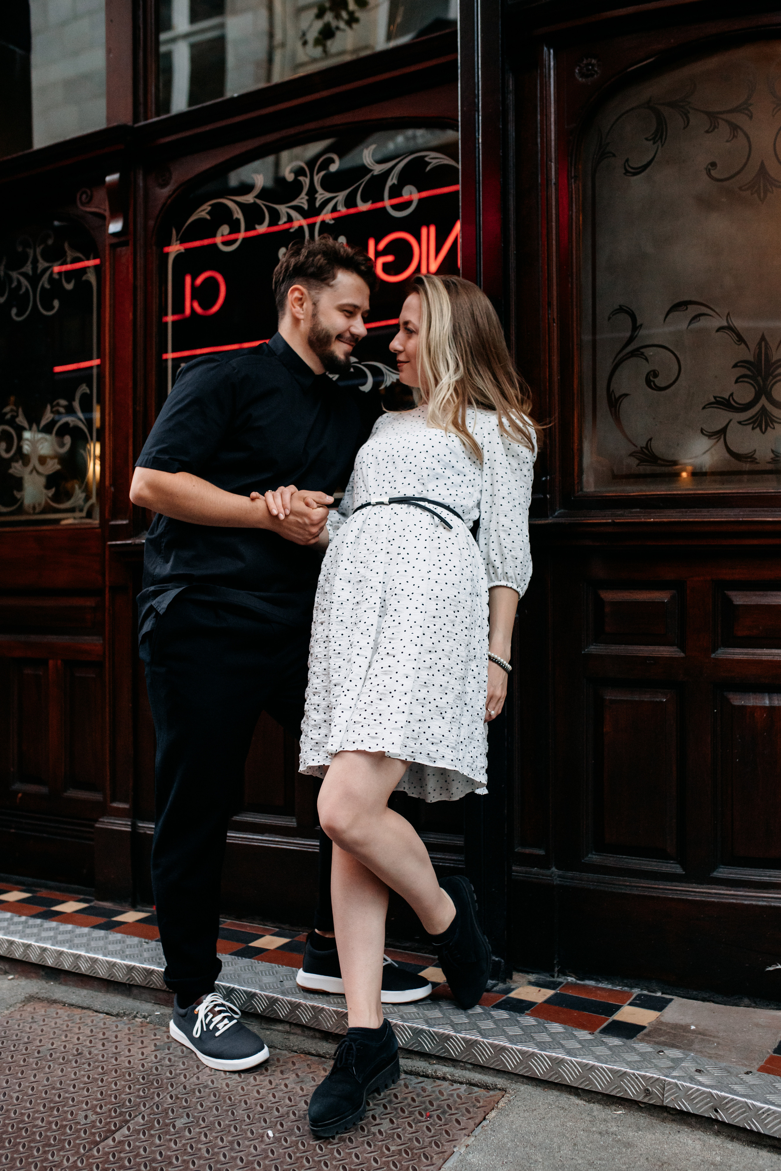 Love Story photoshoot at Picadilly — London. LondonPhotoStory — Vacation Photographer in London