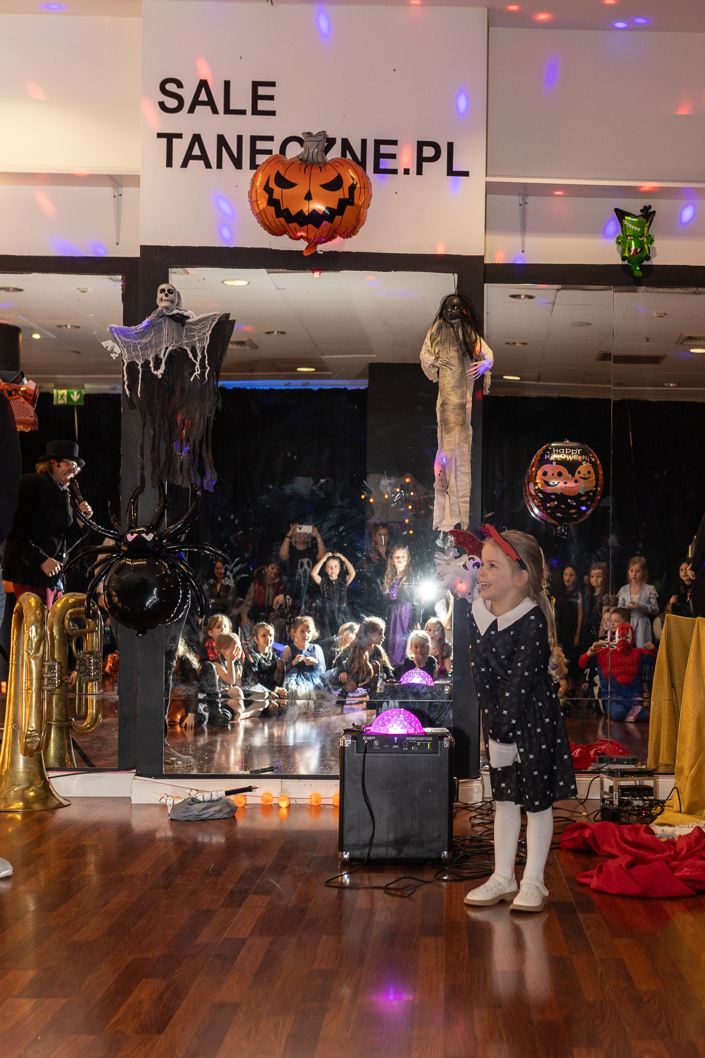 Leo dance studio Helloween 2025. Семейный и детский фотограф в Варшаве Мила Бобровская