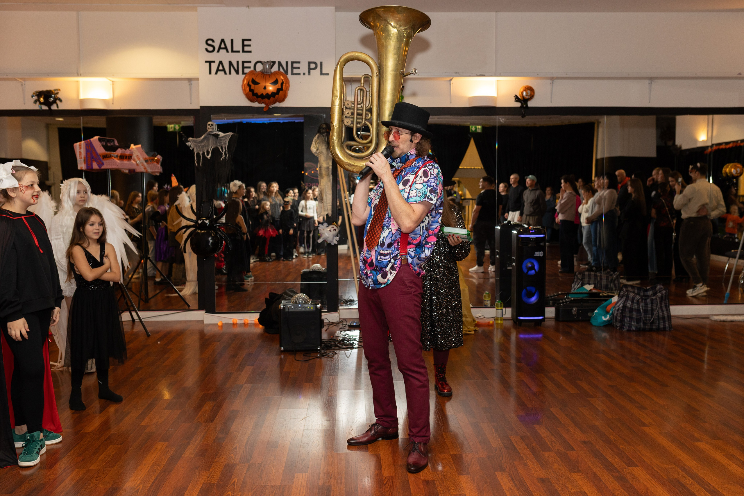 Leo dance studio Helloween 2025. Семейный и детский фотограф в Варшаве Мила Бобровская