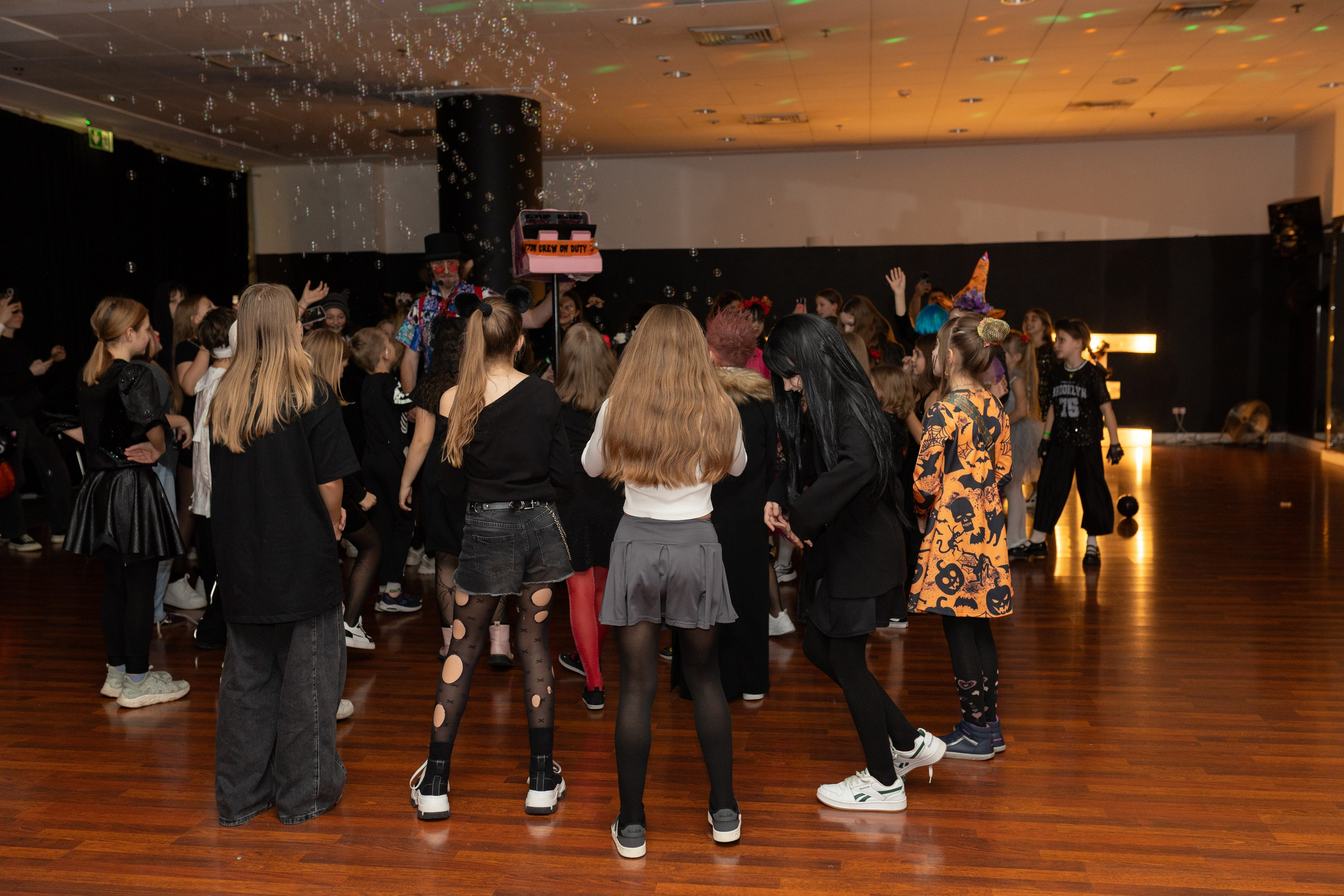 Leo dance studio Helloween 2025. Семейный и детский фотограф в Варшаве Мила Бобровская