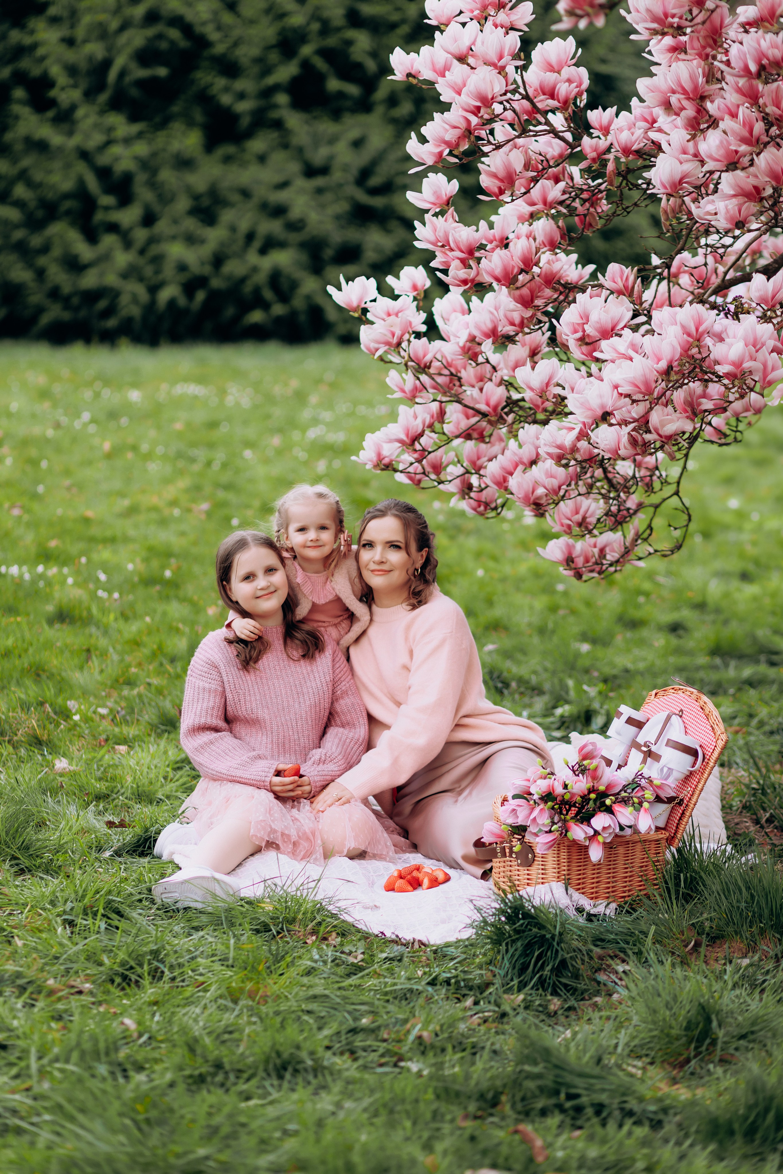 Tatiana, Alisa, Daria. Wedding and Family Photograph