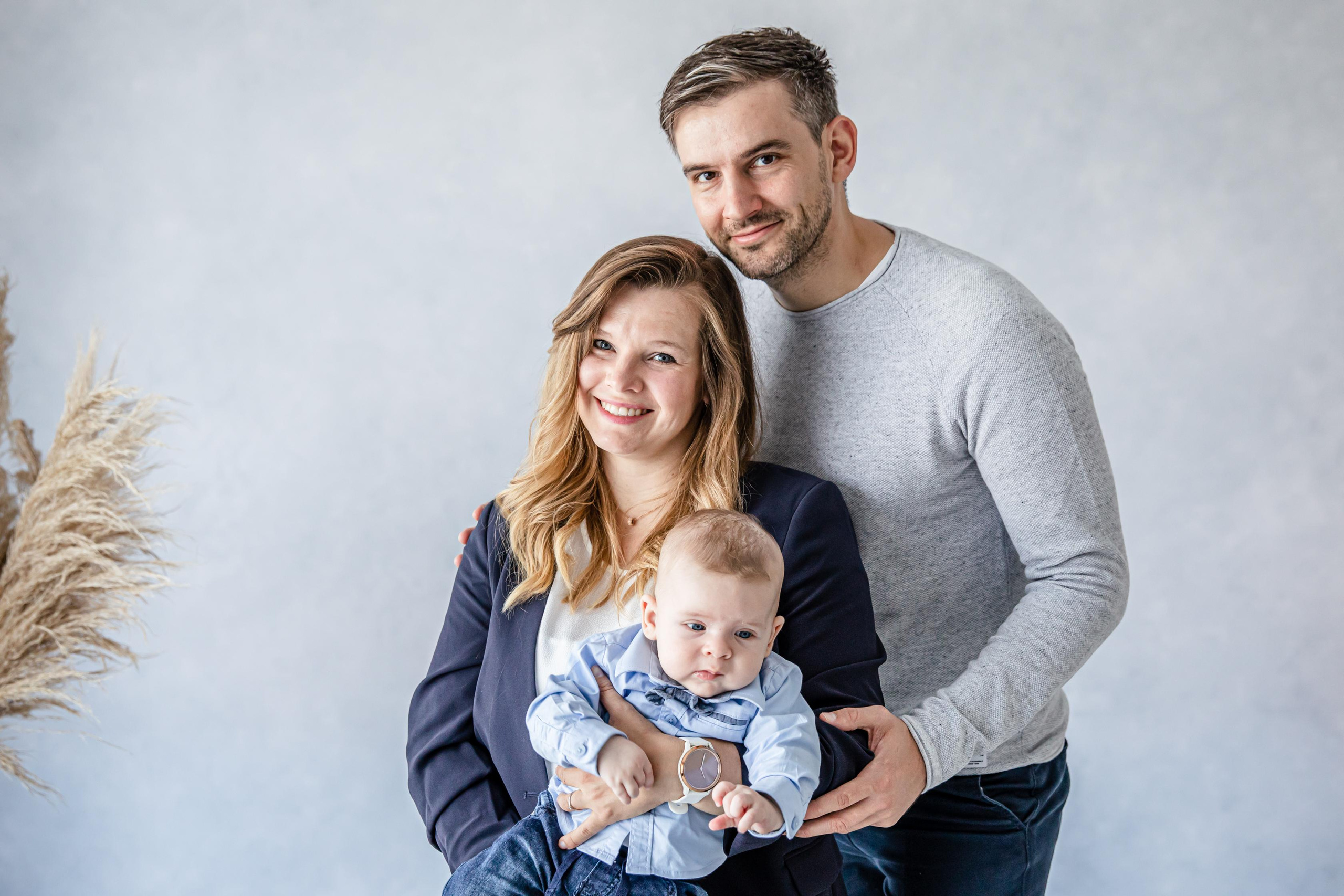 Familien Fotoshooting im Studio. Hochzeitfotograf in Bielefeld