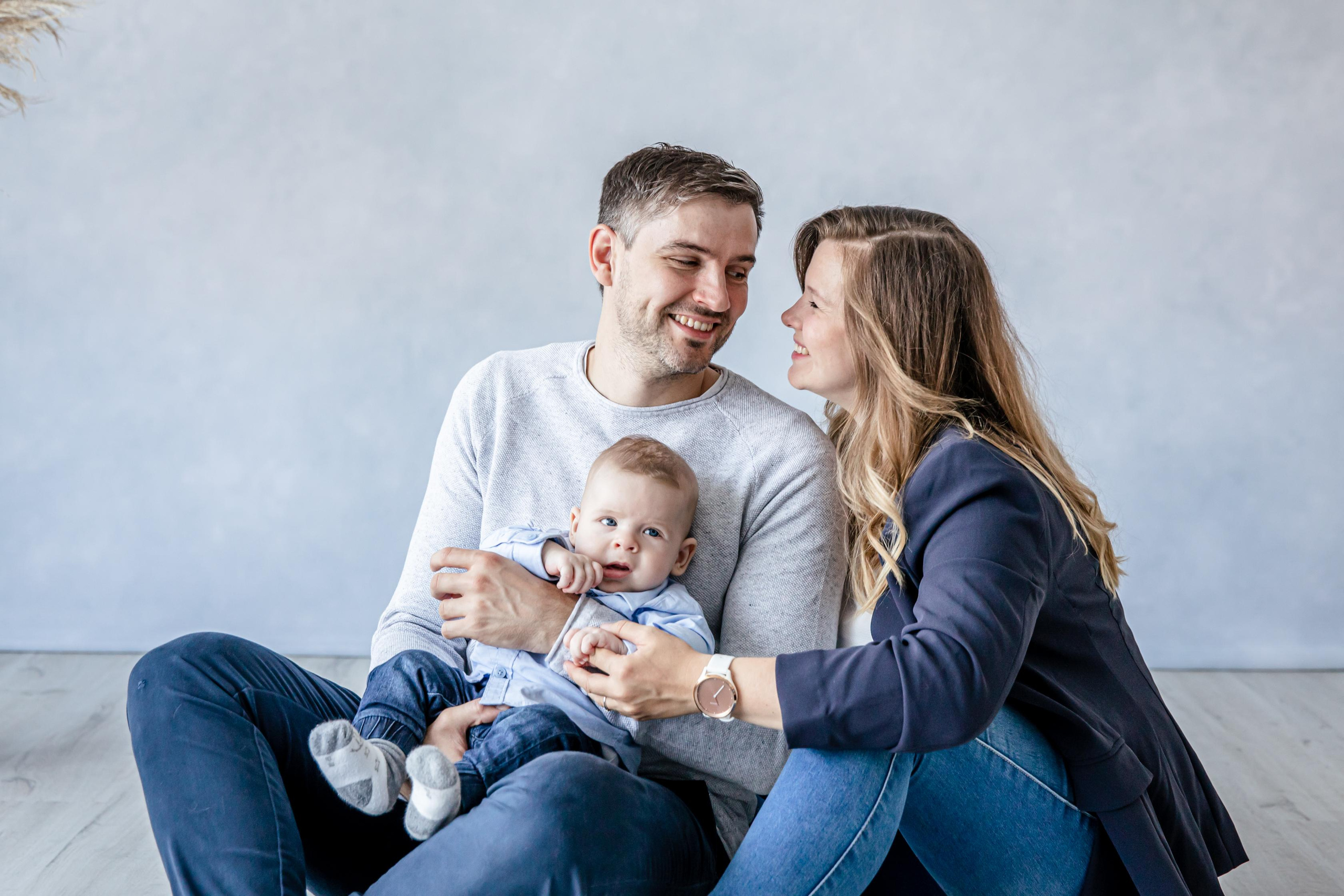Familien Fotoshooting im Studio. Hochzeitfotograf in Bielefeld