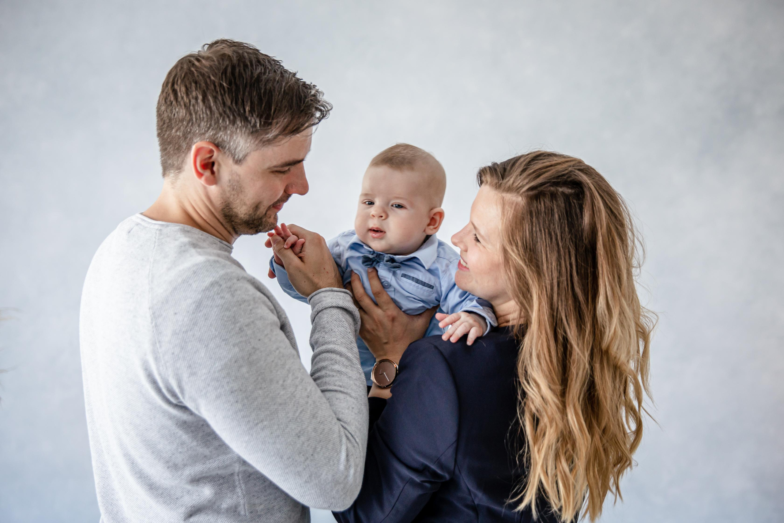 Familien Fotoshooting im Studio. Hochzeitfotograf in Bielefeld