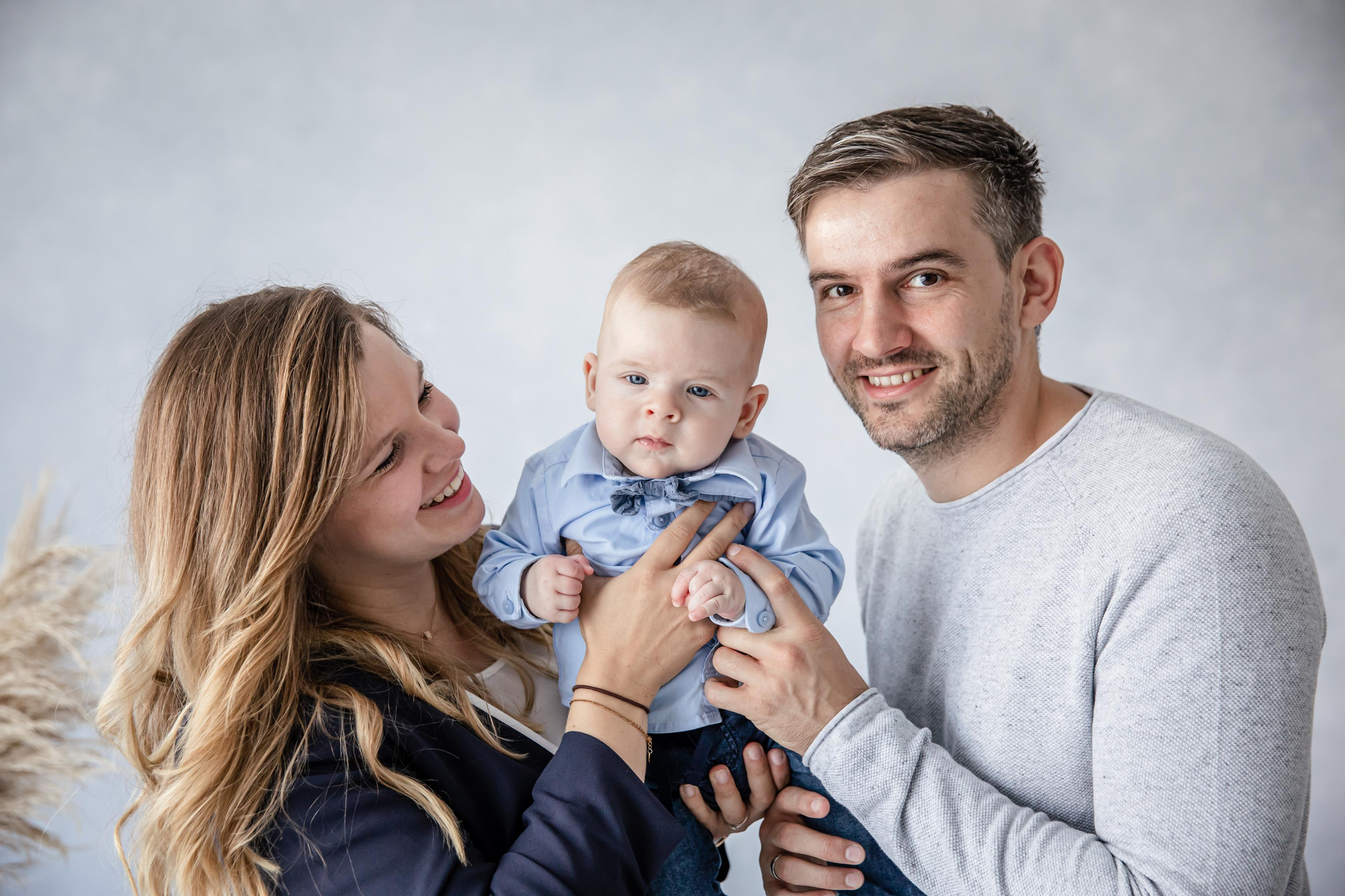 Familien Fotoshooting im Studio. Hochzeitfotograf in Bielefeld