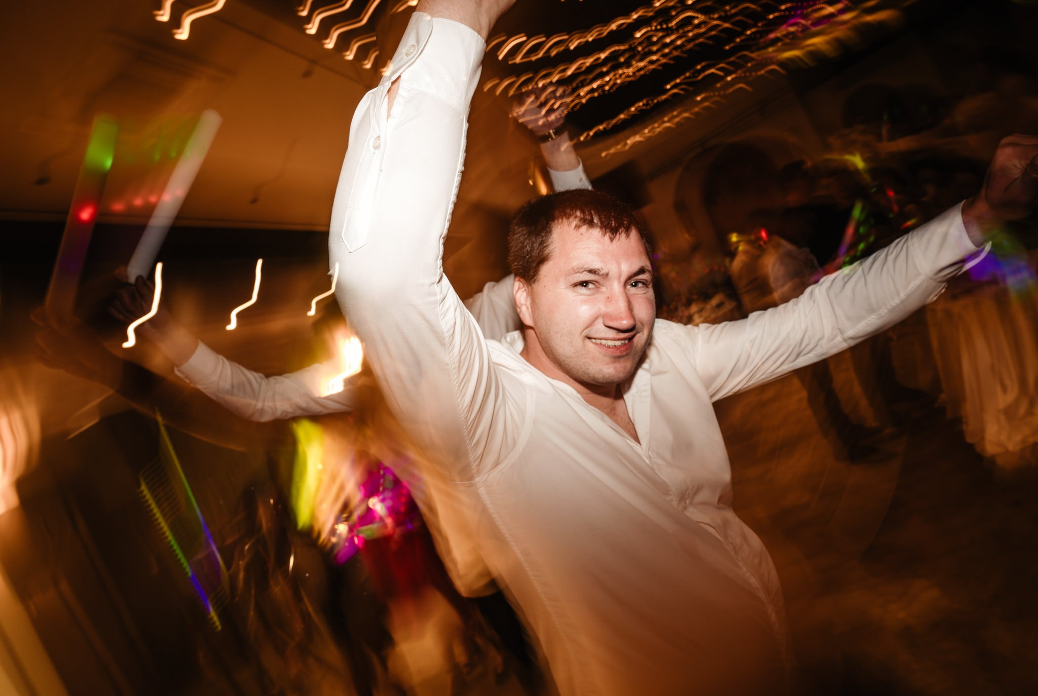 Fotograf profesionist de nuntă. Cu o abordare creativă și tehnici unice, spunem povestea voastră prin imagini pline de iubire și naturalețe. Descoperă arta fotografiei de nuntă . Fotograf Iasi, fotograf de nunta Suceava. Fotografii de nuntă. Pachet fotografii de nuntă. Fotograf Iasi, fotograf Suceava, fotograf Botosani, fotograf Romania. Servicii foto nuntă. Servicii foto-video.