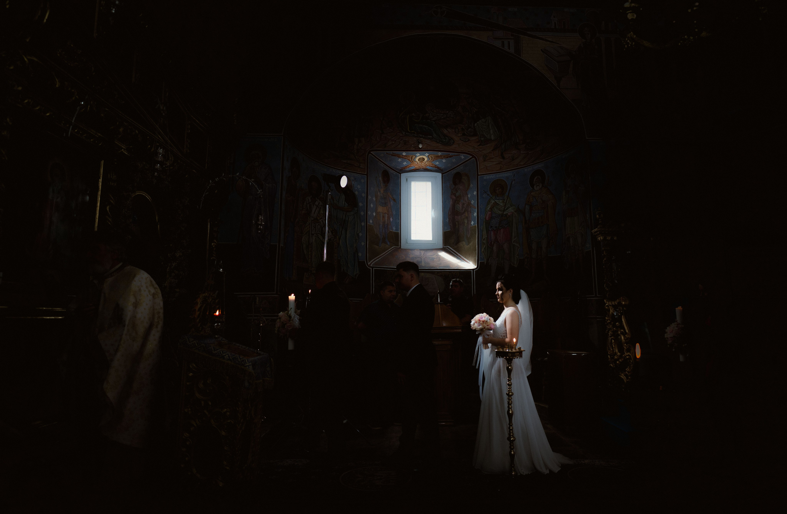 Fotograf profesionist de nuntă. Cu o abordare creativă și tehnici unice, spunem povestea voastră prin imagini pline de iubire și naturalețe. Descoperă arta fotografiei de nuntă . Fotograf Iasi, fotograf de nunta Suceava. Fotografii de nuntă. Pachet fotografii de nuntă. Fotograf Iasi, fotograf Suceava, fotograf Botosani, fotograf Romania. Servicii foto nuntă. Servicii foto-video.