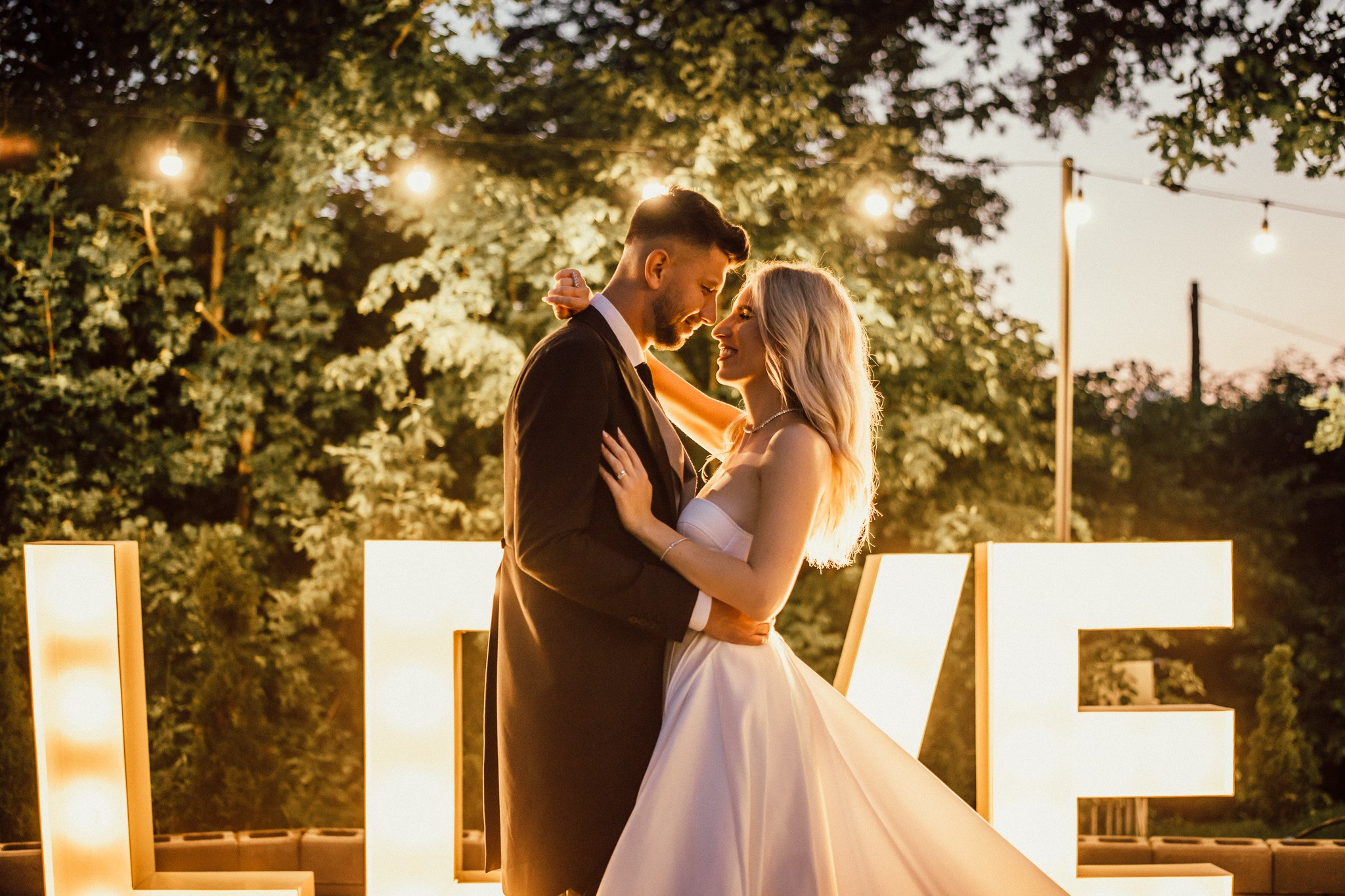 Fotografii de nuntă la Muzeul de artă Cluj-Napoca. Horatiu Fat: Fotograf si Videograf Profesionist Nunta Cluj-Napoca