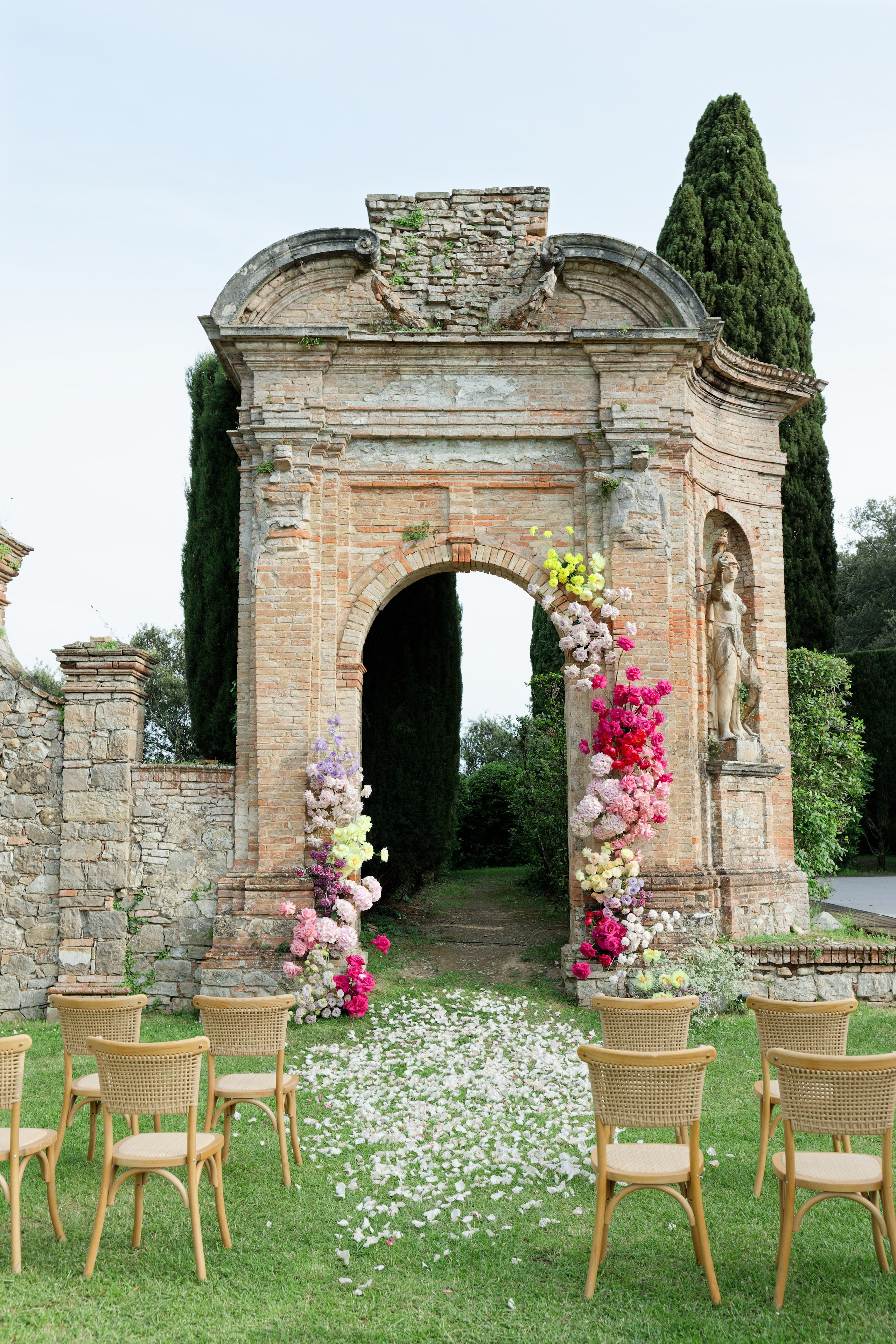 Wedding editorial at Villa di Geggiano, Tuscany, Italy