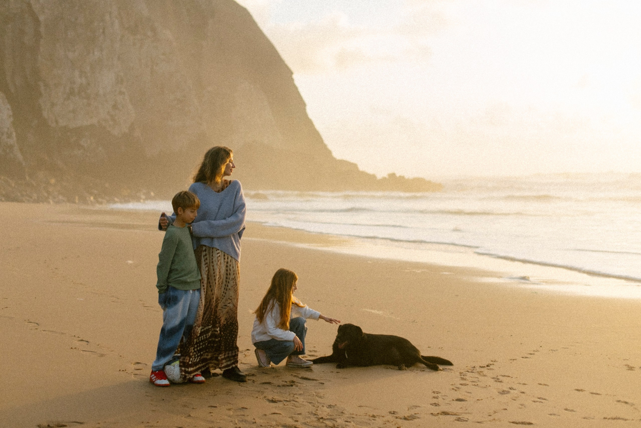 Polina Sobol — family & documentary photographer in Bern. Outdoor & urban photo sessions for families, kids and couples