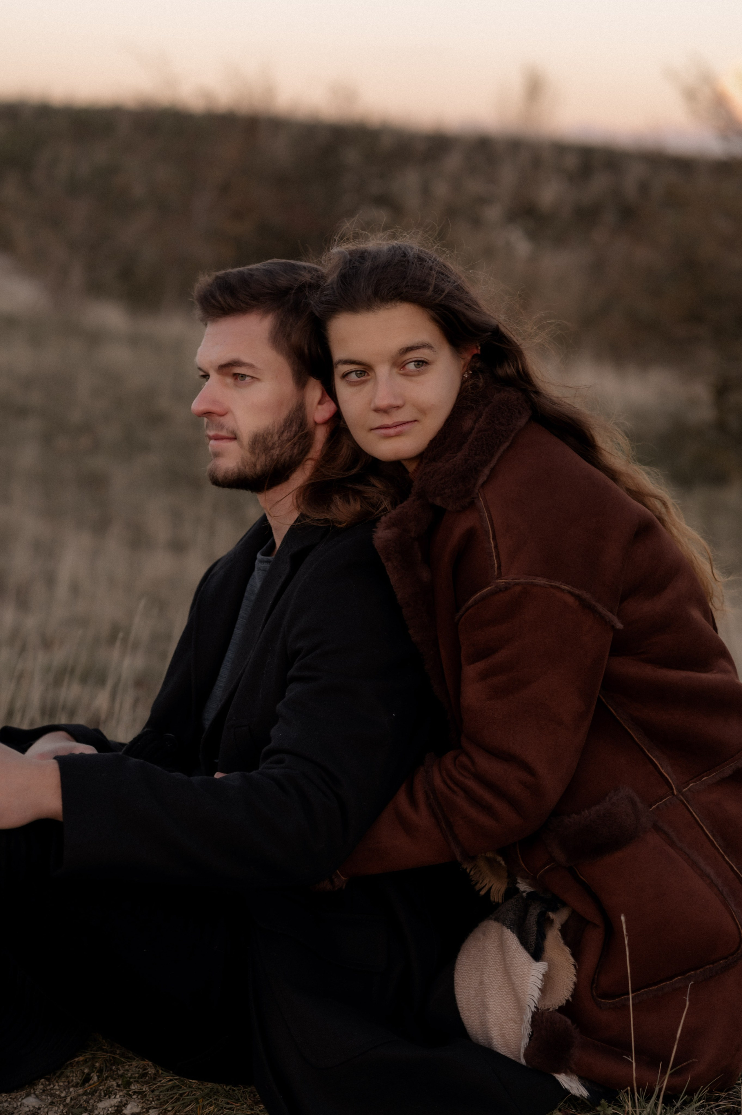 Wenn der Wind flüstert | Paarshooting am Gelben Berg. Фотограф в Нюрнберге Ирина Менерт из Ансбаха