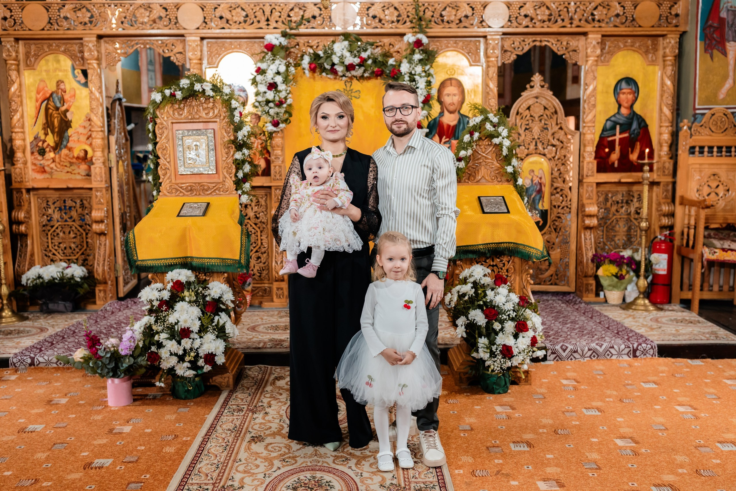 fotograf botez , fotografie botez Botoșani, fotograf Alin Chirilă, amintiri botez, fotografii botez, botez Miruna Parascheva, fotograf copii, fotografie botez în Botoșani-alt="botez , fotografie botez Alin Chirilă, amintiri botez, fotografii emoționante botez Botoșani"-- fotografii-botez-bebelus- amintiri-botez-micuț- moment-sfânt-crestinare- fotografie-emotionanta-botez- detalii-botez-bebelusi- parinti-fericiti-la-botez- fotograf-botez-profesionist- botez-in-biserica-ortodoxa- micuț-botezat-cu-emoție- zâmbete-și-lacrimi-la-botez- bebeluș-la-cristelniță- decor-botez-colorat- botez-cu-dragoste-și-credință- emotie-pura-la-botez- fotograf-botez-botosani- botez-iasi-suceava-fotograf- amintiri-nepretuite-botez-- Preotul ținându-l pe micuțul Mathias Gabriel la botez, în biserica Înălțarea Domnului, Copălău  - Detalii de la botezul lui Mathias – lumânare, trusou și icoană  - Familia lui Mathias Gabriel alături de micuț, în ziua botezului  - Portret emoționant cu mama și bebelușul în brațe, în biserică,fotograf profesionist evenimente Botoșani, Iași, Suceava, Fălticeni, Bacău, Pașcani, Roman - AlinoFotoStudio by Alin Chirilă - servicii foto nuntă, botez, cununie, ședințe foto creative, albume personalizate, fotografii emoționante și calitative pentru cele mai importante momente din viață,fotograf nuntă Botoșani Alin Chirilă,  ședință foto botez Iași - AlinoFotoStudio,  servicii fotograf profesionist evenimente Suceava,  fotograf cununie civilă Fălticeni - Alin Chirilă,  album foto nuntă personalizat Bacău.“Bebeluș botezat în biserică, ținut în brațe de nași”	•	“Detaliu cu lumânarea de botez decorată cu flori albe”	•	“Părinți emoționați alături de copilul lor la ceremonia de botez”	•	“Masa festivă de botez cu decor tematic și tort personalizat”	•	“Momentul în care preotul toarnă apă sfințită pe fruntea bebelușului”	“Bebeluș în rochie albă de botez, zâmbind în brațele mamei”	•	“Detaliu cu cruciulița de botez așezată pe o pernă de satin”	•	“Părinți și nași aprinzând lumânările în timpul ceremoniei de botez”	•	“Tort de botez decorat cu figurine tematice și numele copilului”	•	“Copil botezat dormind liniștit în pătuțul decorat festiv”	•	“Momentul în care preotul binecuvântează copilul în fața altarului”	•	“Invitați adunându-se în jurul mesei festive la petrecerea de botez”	•	“Bebeluș ținând în mână o jucărie personalizată primită la botez”	•	“Familie fericită pozând împreună după ceremonia de botez”	•	“Decor tematic cu baloane și flori la locația petrecerii de botez” fotograf Botoșani fotograf evenimente fotograf botez Alin Chirila fotograf alinofotostudio.fotograf botez Amelis Maria, fotografie botez Botoșani, fotograf Alin Chirilă, amintiri botez, fotografii botez, botez Amelis Maria, fotograf copii, fotografie botez în Botoșani,