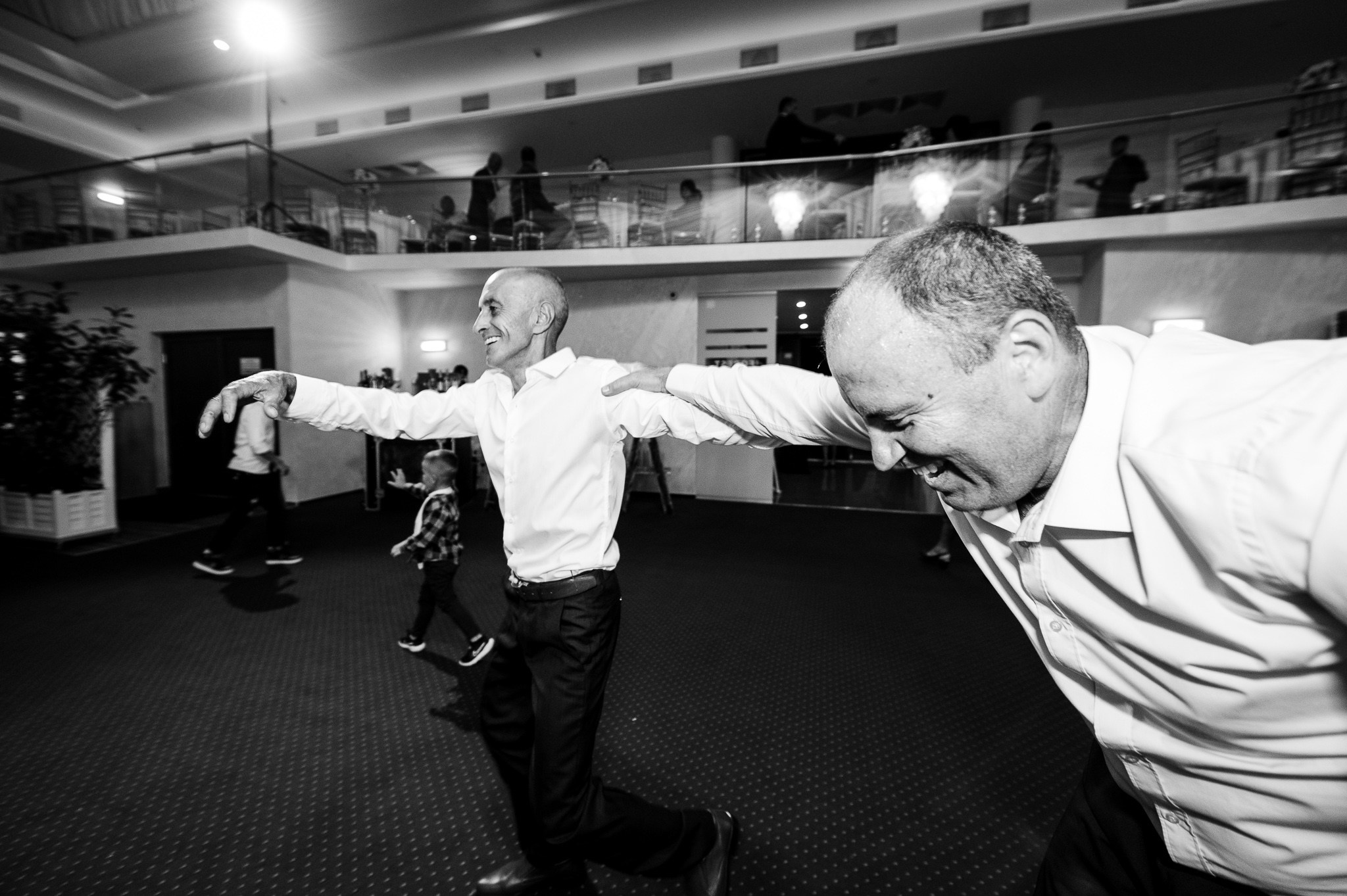 Carmen & Ciprian. Mugurel Olteanu Fotograf