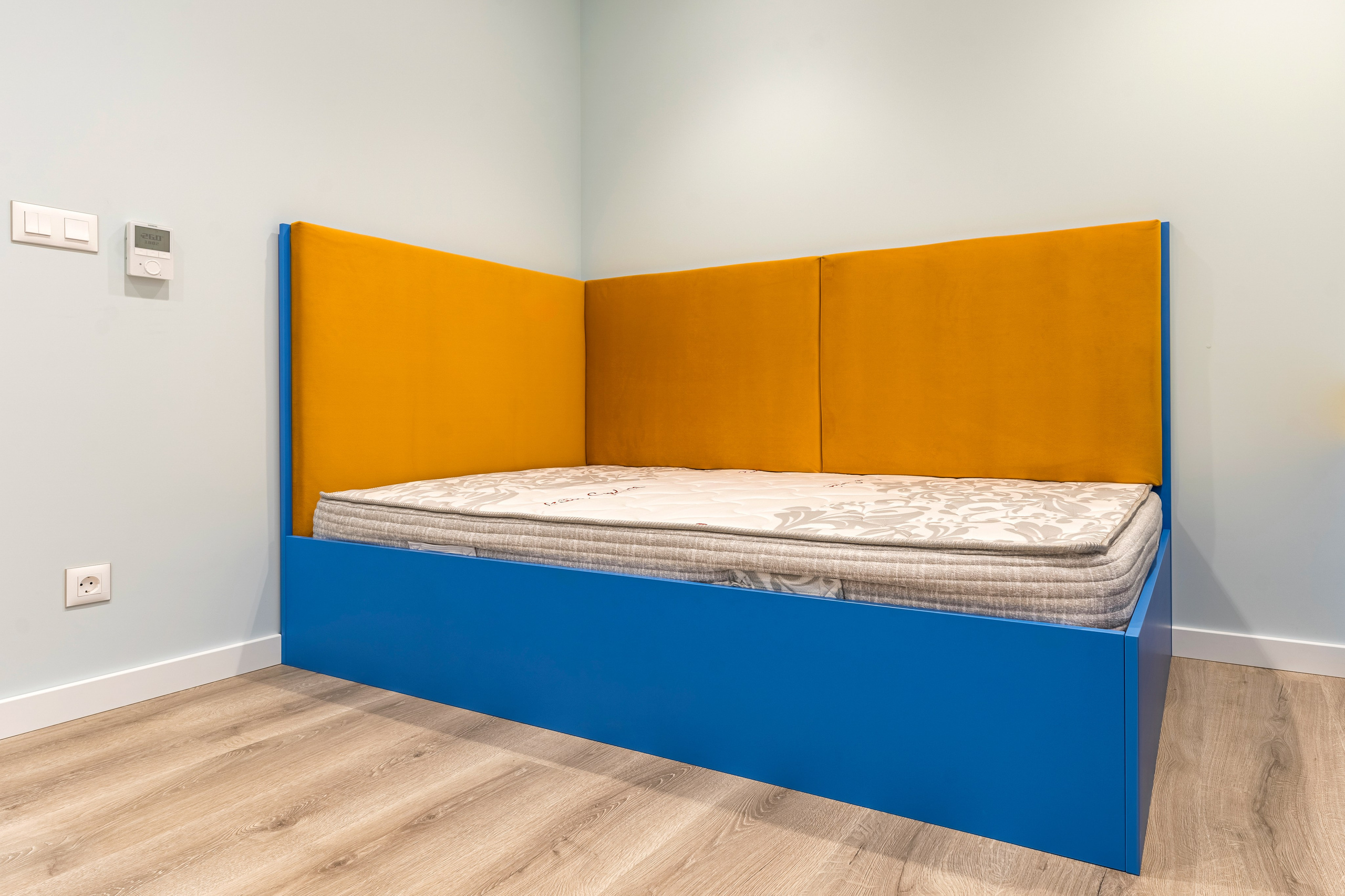 Мебели Русев-цялостно обзавеждане на три етажен семеен дом. Професионален фотограф в Пловдив и областта