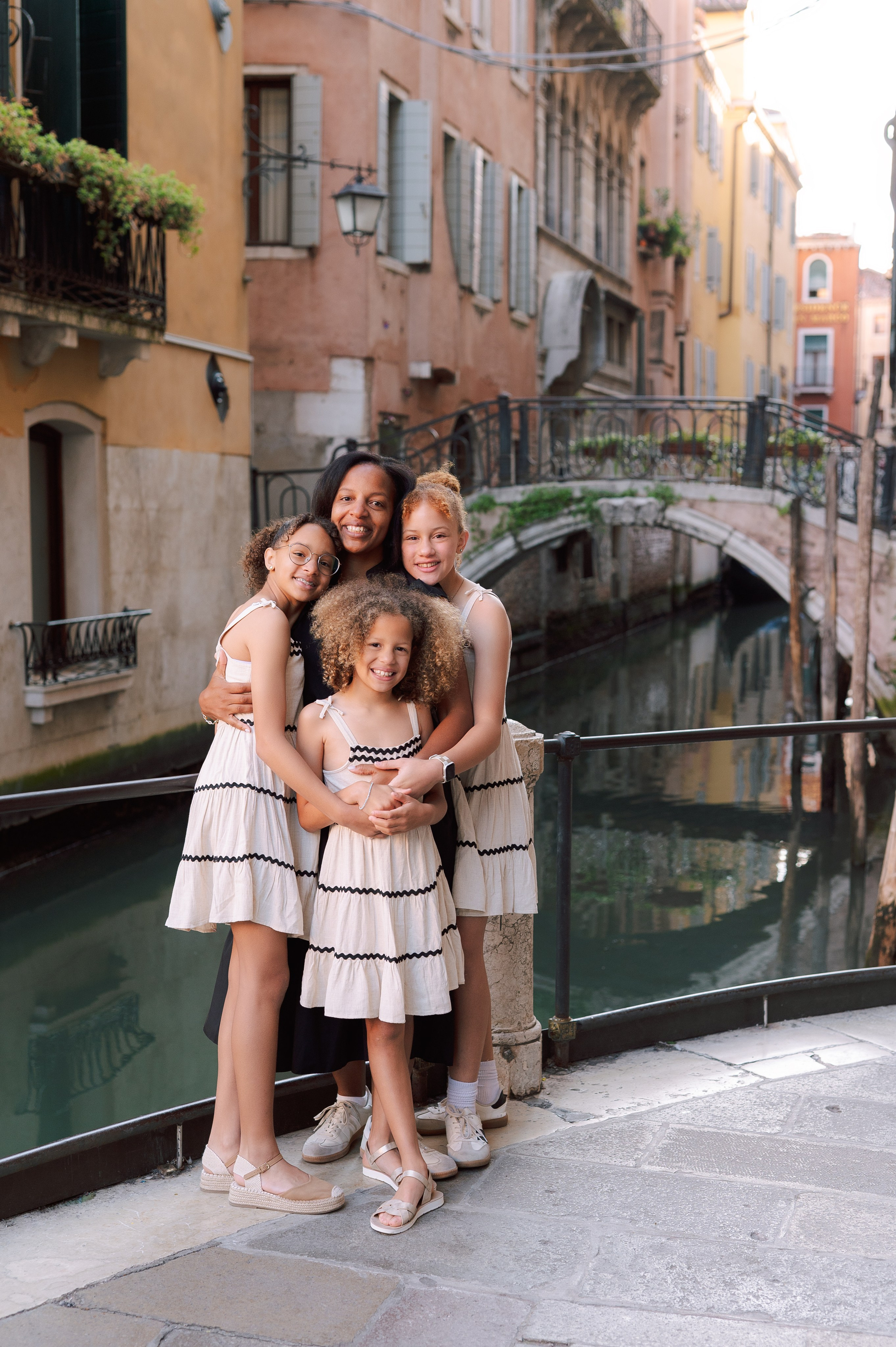 Eliza, Elena, Elliana, Teresa and Brad. Photographer in Venice Anna Terzi