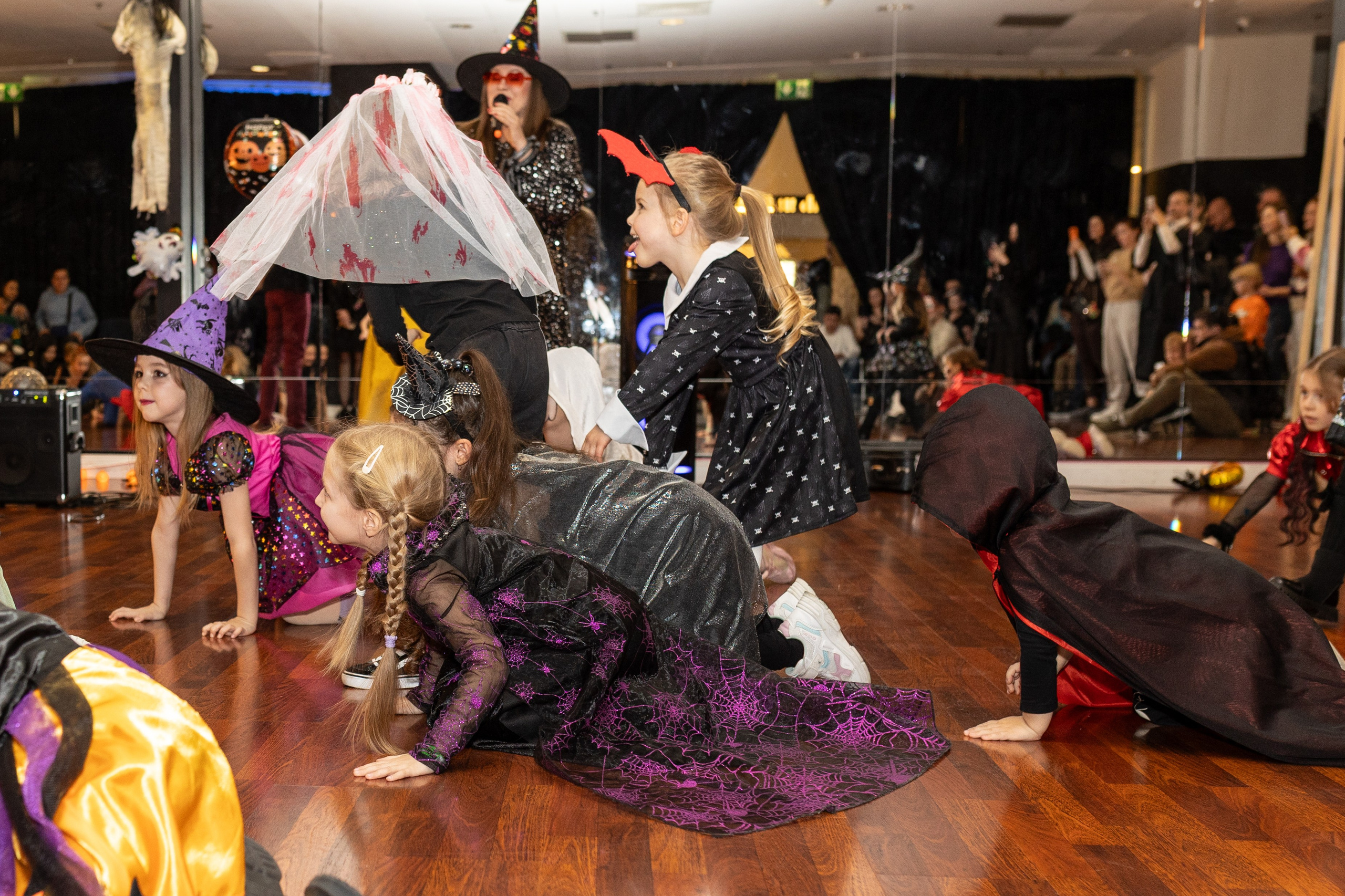 Leo dance studio Helloween 2025. Семейный и детский фотограф в Варшаве Мила Бобровская