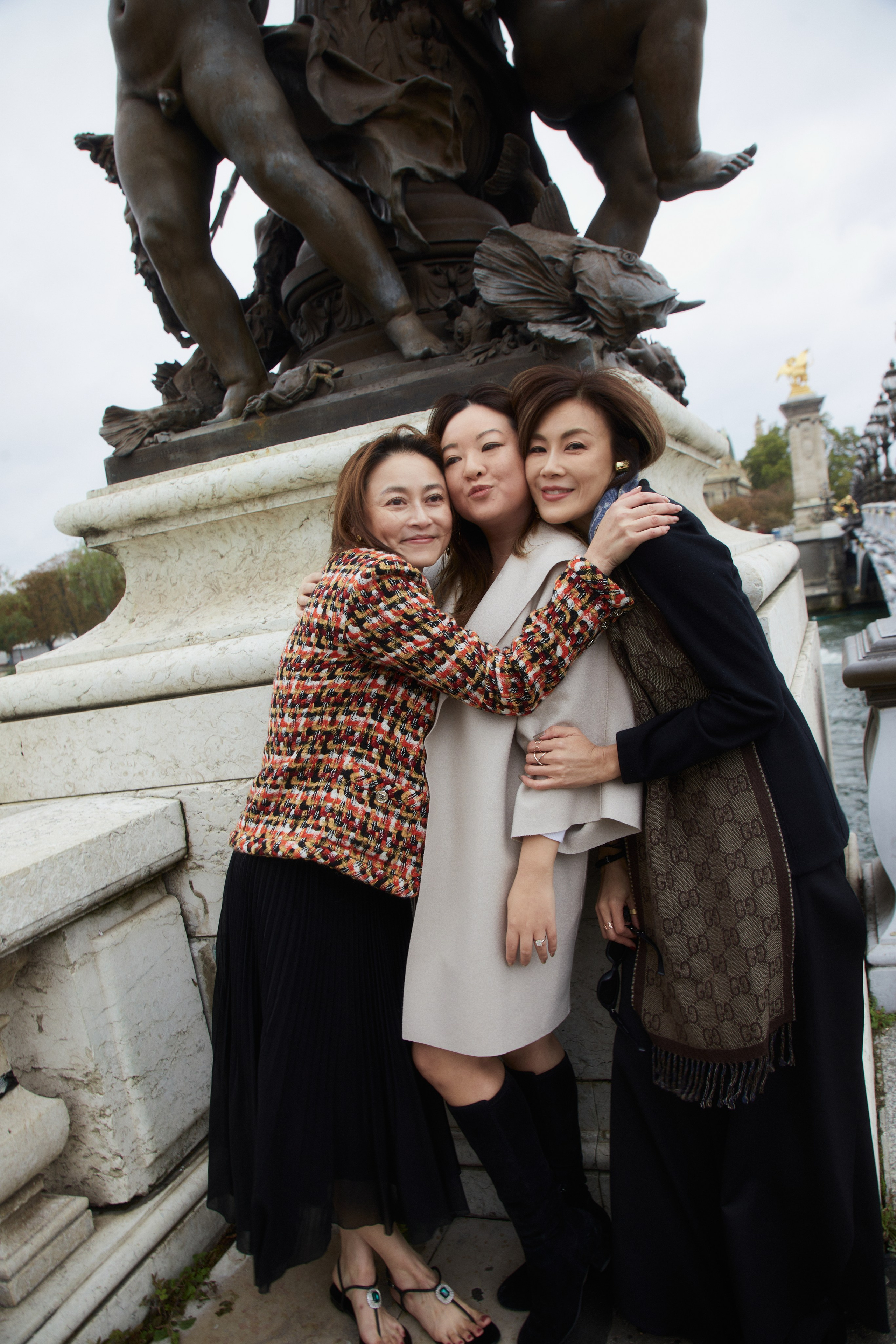 Friends. Photographer in Paris