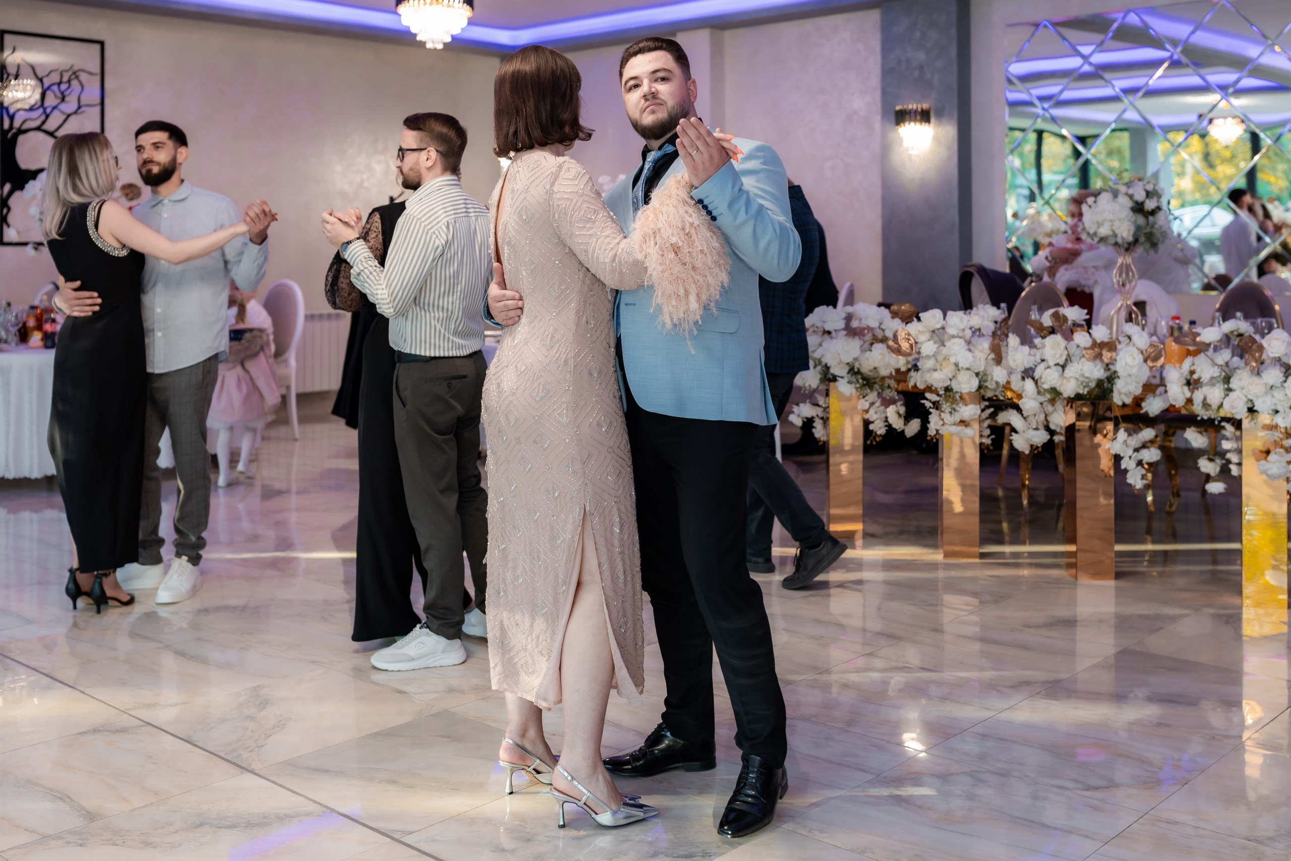 fotograf botez , fotografie botez Botoșani, fotograf Alin Chirilă, amintiri botez, fotografii botez, botez Miruna Parascheva, fotograf copii, fotografie botez în Botoșani-alt="botez , fotografie botez Alin Chirilă, amintiri botez, fotografii emoționante botez Botoșani"-- fotografii-botez-bebelus- amintiri-botez-micuț- moment-sfânt-crestinare- fotografie-emotionanta-botez- detalii-botez-bebelusi- parinti-fericiti-la-botez- fotograf-botez-profesionist- botez-in-biserica-ortodoxa- micuț-botezat-cu-emoție- zâmbete-și-lacrimi-la-botez- bebeluș-la-cristelniță- decor-botez-colorat- botez-cu-dragoste-și-credință- emotie-pura-la-botez- fotograf-botez-botosani- botez-iasi-suceava-fotograf- amintiri-nepretuite-botez-- Preotul ținându-l pe micuțul Mathias Gabriel la botez, în biserica Înălțarea Domnului, Copălău  - Detalii de la botezul lui Mathias – lumânare, trusou și icoană  - Familia lui Mathias Gabriel alături de micuț, în ziua botezului  - Portret emoționant cu mama și bebelușul în brațe, în biserică,fotograf profesionist evenimente Botoșani, Iași, Suceava, Fălticeni, Bacău, Pașcani, Roman - AlinoFotoStudio by Alin Chirilă - servicii foto nuntă, botez, cununie, ședințe foto creative, albume personalizate, fotografii emoționante și calitative pentru cele mai importante momente din viață,fotograf nuntă Botoșani Alin Chirilă,  ședință foto botez Iași - AlinoFotoStudio,  servicii fotograf profesionist evenimente Suceava,  fotograf cununie civilă Fălticeni - Alin Chirilă,  album foto nuntă personalizat Bacău.“Bebeluș botezat în biserică, ținut în brațe de nași”	•	“Detaliu cu lumânarea de botez decorată cu flori albe”	•	“Părinți emoționați alături de copilul lor la ceremonia de botez”	•	“Masa festivă de botez cu decor tematic și tort personalizat”	•	“Momentul în care preotul toarnă apă sfințită pe fruntea bebelușului”	“Bebeluș în rochie albă de botez, zâmbind în brațele mamei”	•	“Detaliu cu cruciulița de botez așezată pe o pernă de satin”	•	“Părinți și nași aprinzând lumânările în timpul ceremoniei de botez”	•	“Tort de botez decorat cu figurine tematice și numele copilului”	•	“Copil botezat dormind liniștit în pătuțul decorat festiv”	•	“Momentul în care preotul binecuvântează copilul în fața altarului”	•	“Invitați adunându-se în jurul mesei festive la petrecerea de botez”	•	“Bebeluș ținând în mână o jucărie personalizată primită la botez”	•	“Familie fericită pozând împreună după ceremonia de botez”	•	“Decor tematic cu baloane și flori la locația petrecerii de botez” fotograf Botoșani fotograf evenimente fotograf botez Alin Chirila fotograf alinofotostudio.fotograf botez Amelis Maria, fotografie botez Botoșani, fotograf Alin Chirilă, amintiri botez, fotografii botez, botez Amelis Maria, fotograf copii, fotografie botez în Botoșani,