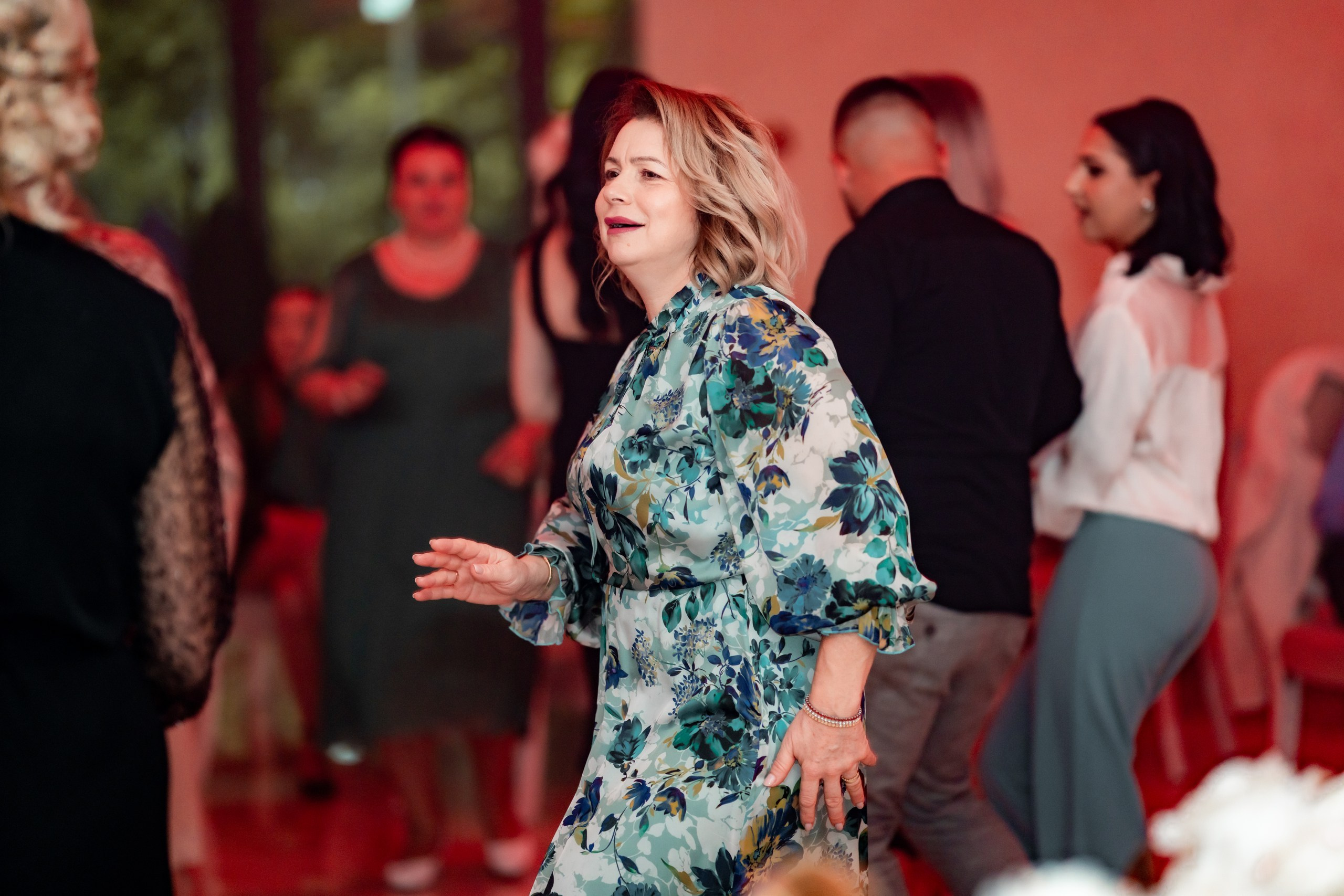 fotograf botez , fotografie botez Botoșani, fotograf Alin Chirilă, amintiri botez, fotografii botez, botez Miruna Parascheva, fotograf copii, fotografie botez în Botoșani-alt="botez , fotografie botez Alin Chirilă, amintiri botez, fotografii emoționante botez Botoșani"-- fotografii-botez-bebelus- amintiri-botez-micuț- moment-sfânt-crestinare- fotografie-emotionanta-botez- detalii-botez-bebelusi- parinti-fericiti-la-botez- fotograf-botez-profesionist- botez-in-biserica-ortodoxa- micuț-botezat-cu-emoție- zâmbete-și-lacrimi-la-botez- bebeluș-la-cristelniță- decor-botez-colorat- botez-cu-dragoste-și-credință- emotie-pura-la-botez- fotograf-botez-botosani- botez-iasi-suceava-fotograf- amintiri-nepretuite-botez-- Preotul ținându-l pe micuțul Mathias Gabriel la botez, în biserica Înălțarea Domnului, Copălău  - Detalii de la botezul lui Mathias – lumânare, trusou și icoană  - Familia lui Mathias Gabriel alături de micuț, în ziua botezului  - Portret emoționant cu mama și bebelușul în brațe, în biserică,fotograf profesionist evenimente Botoșani, Iași, Suceava, Fălticeni, Bacău, Pașcani, Roman - AlinoFotoStudio by Alin Chirilă - servicii foto nuntă, botez, cununie, ședințe foto creative, albume personalizate, fotografii emoționante și calitative pentru cele mai importante momente din viață,fotograf nuntă Botoșani Alin Chirilă,  ședință foto botez Iași - AlinoFotoStudio,  servicii fotograf profesionist evenimente Suceava,  fotograf cununie civilă Fălticeni - Alin Chirilă,  album foto nuntă personalizat Bacău.“Bebeluș botezat în biserică, ținut în brațe de nași”	•	“Detaliu cu lumânarea de botez decorată cu flori albe”	•	“Părinți emoționați alături de copilul lor la ceremonia de botez”	•	“Masa festivă de botez cu decor tematic și tort personalizat”	•	“Momentul în care preotul toarnă apă sfințită pe fruntea bebelușului”	“Bebeluș în rochie albă de botez, zâmbind în brațele mamei”	•	“Detaliu cu cruciulița de botez așezată pe o pernă de satin”	•	“Părinți și nași aprinzând lumânările în timpul ceremoniei de botez”	•	“Tort de botez decorat cu figurine tematice și numele copilului”	•	“Copil botezat dormind liniștit în pătuțul decorat festiv”	•	“Momentul în care preotul binecuvântează copilul în fața altarului”	•	“Invitați adunându-se în jurul mesei festive la petrecerea de botez”	•	“Bebeluș ținând în mână o jucărie personalizată primită la botez”	•	“Familie fericită pozând împreună după ceremonia de botez”	•	“Decor tematic cu baloane și flori la locația petrecerii de botez” fotograf Botoșani fotograf evenimente fotograf botez Alin Chirila fotograf alinofotostudio.fotograf botez Amelis Maria, fotografie botez Botoșani, fotograf Alin Chirilă, amintiri botez, fotografii botez, botez Amelis Maria, fotograf copii, fotografie botez în Botoșani,