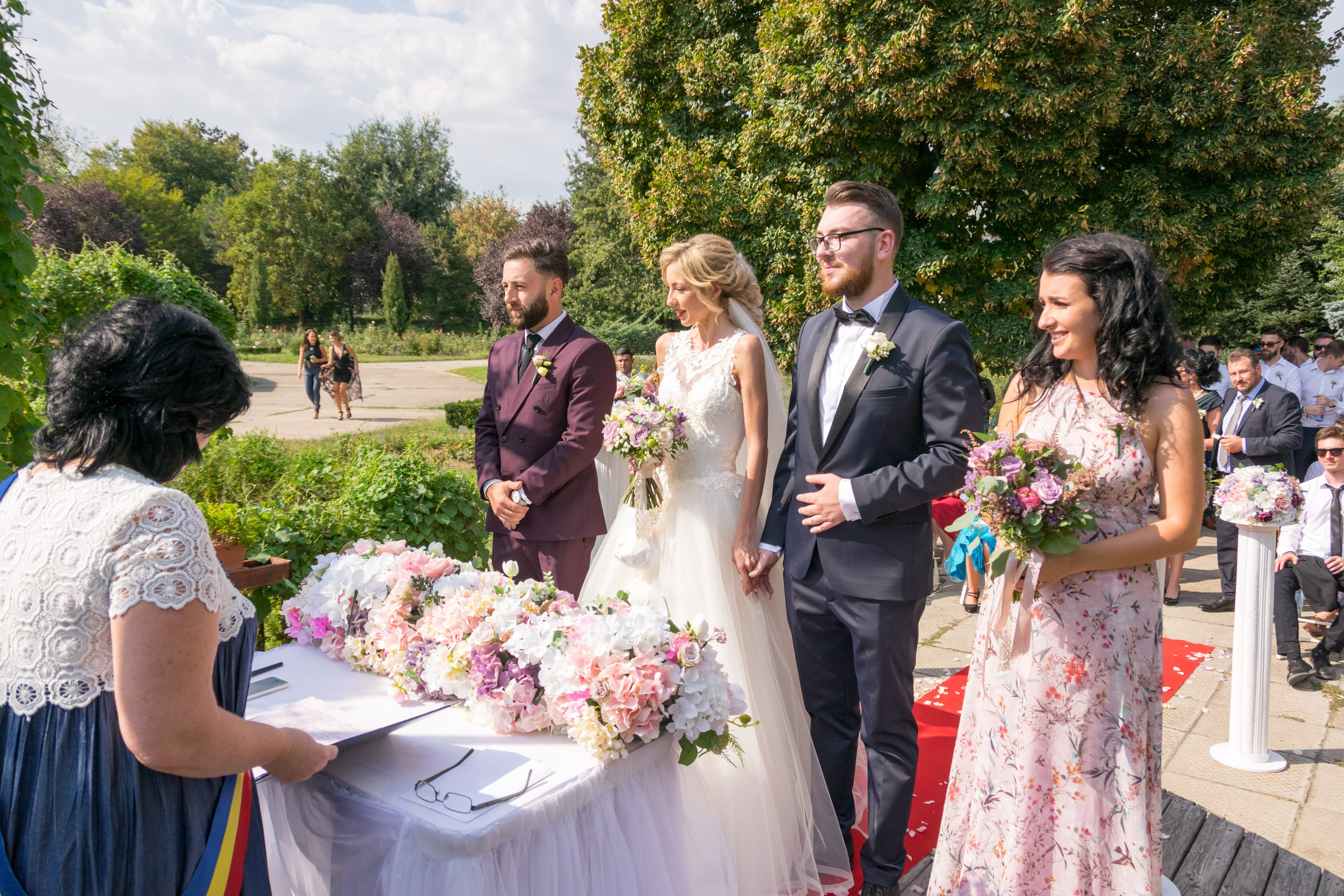 Wedding photographer, Bucharest wedding photographer, photo offer 2024, wedding photo offer, special wedding photographer, wedding photo services, wedding photo-video, Wedding Photo & Video Team - Videographer Bucharest, Team: wedding photographer & videographer, wedding photographer offer , free dates, portrait photographer, bride, wedding dress, jewelry photographer