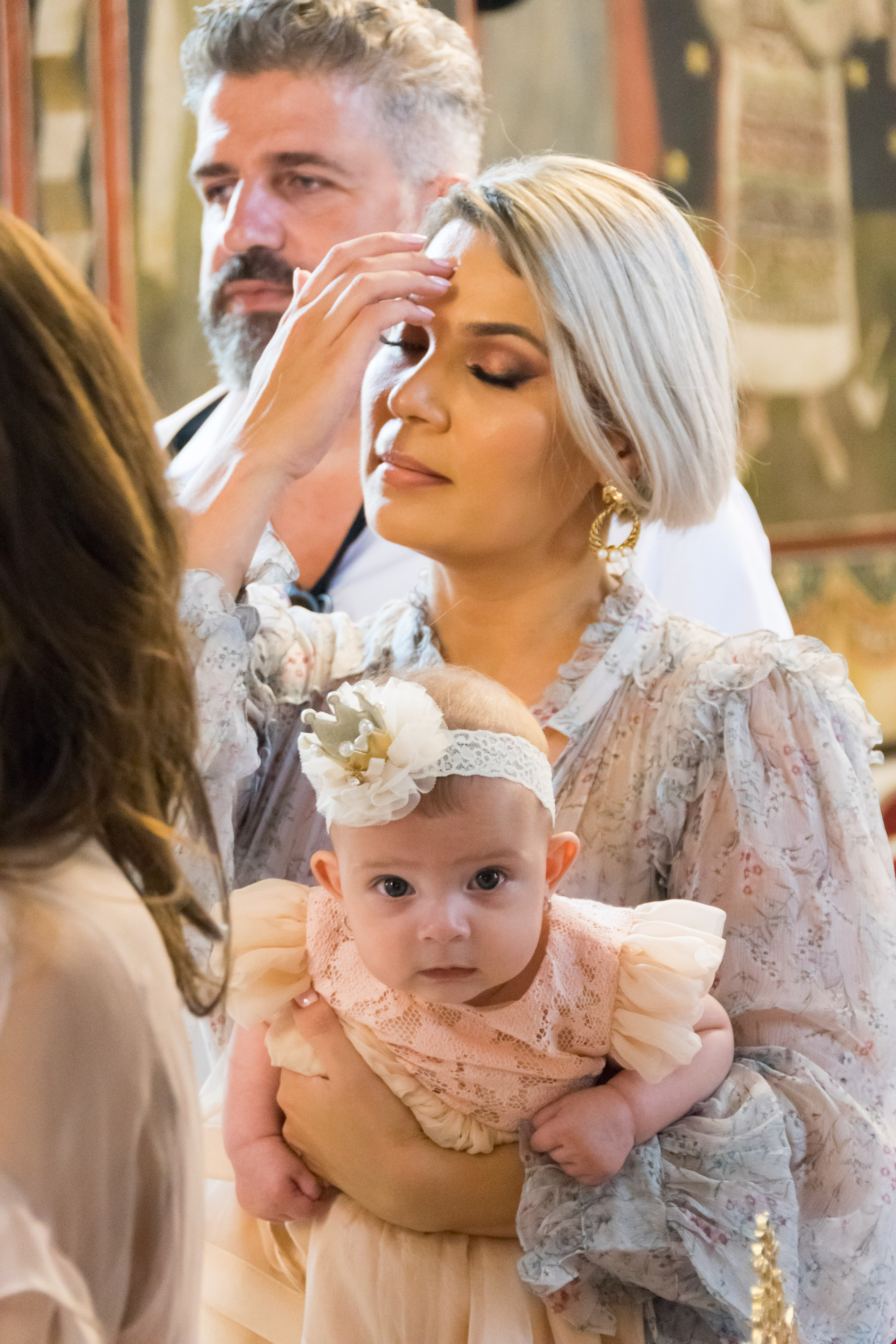 Fotograf botez, sedinta foto acasa, fotografii cu bebe, fotograf profesionist botez Bucuresti, sedinta foto de familie, sedinta foto cu bebe, fotografii la botez acasa, fotografii pregatiri bebe, botezul bebelusului, obiceiuri la botez, fotograf pentru botez, oferta foto botez, fotograf profesionist Bucuresti, botez restaurant Zexe