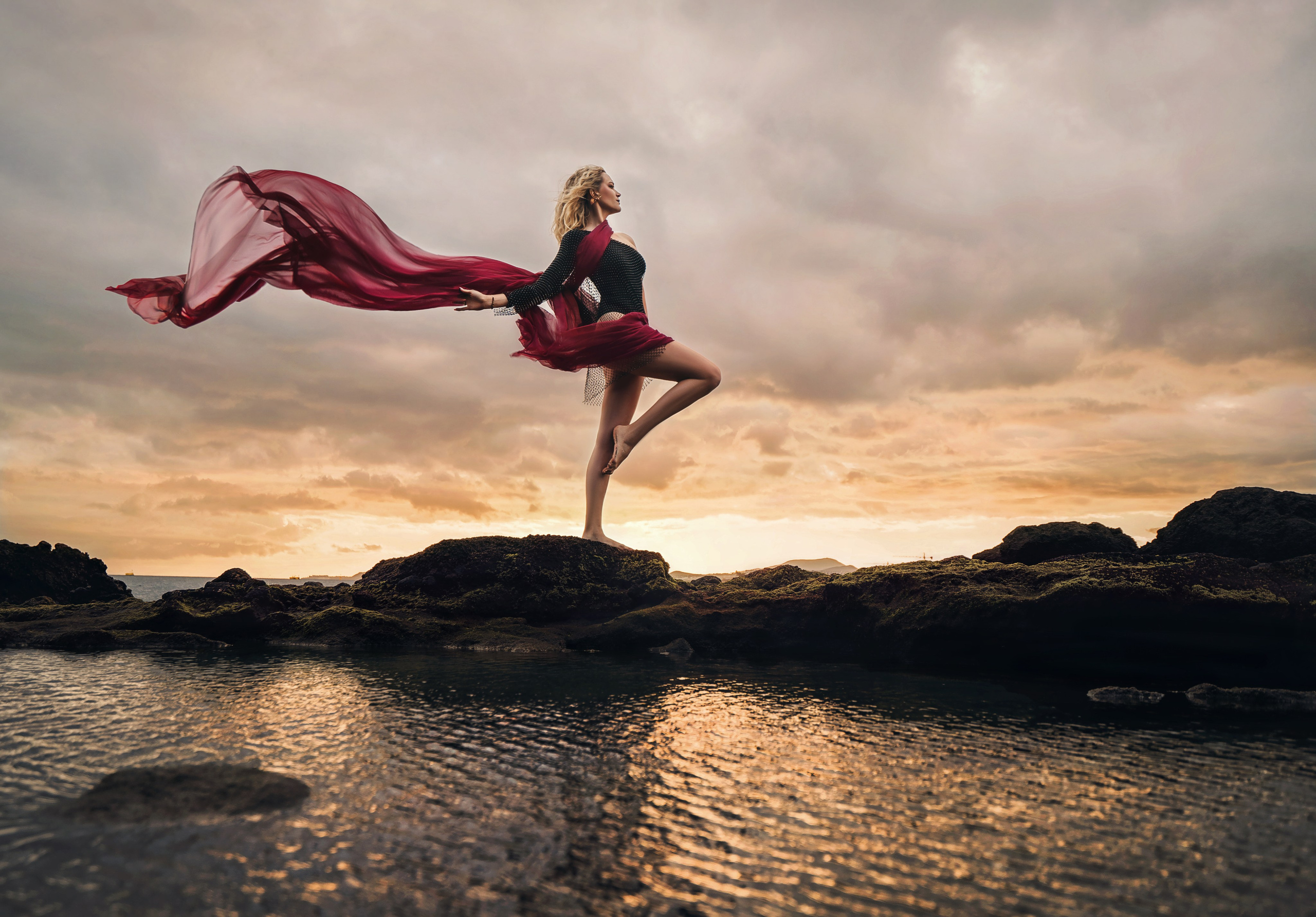 Шелк отрез 4 метра (разные цвета) 10€. Профессиональный фотограф на Тенерифе