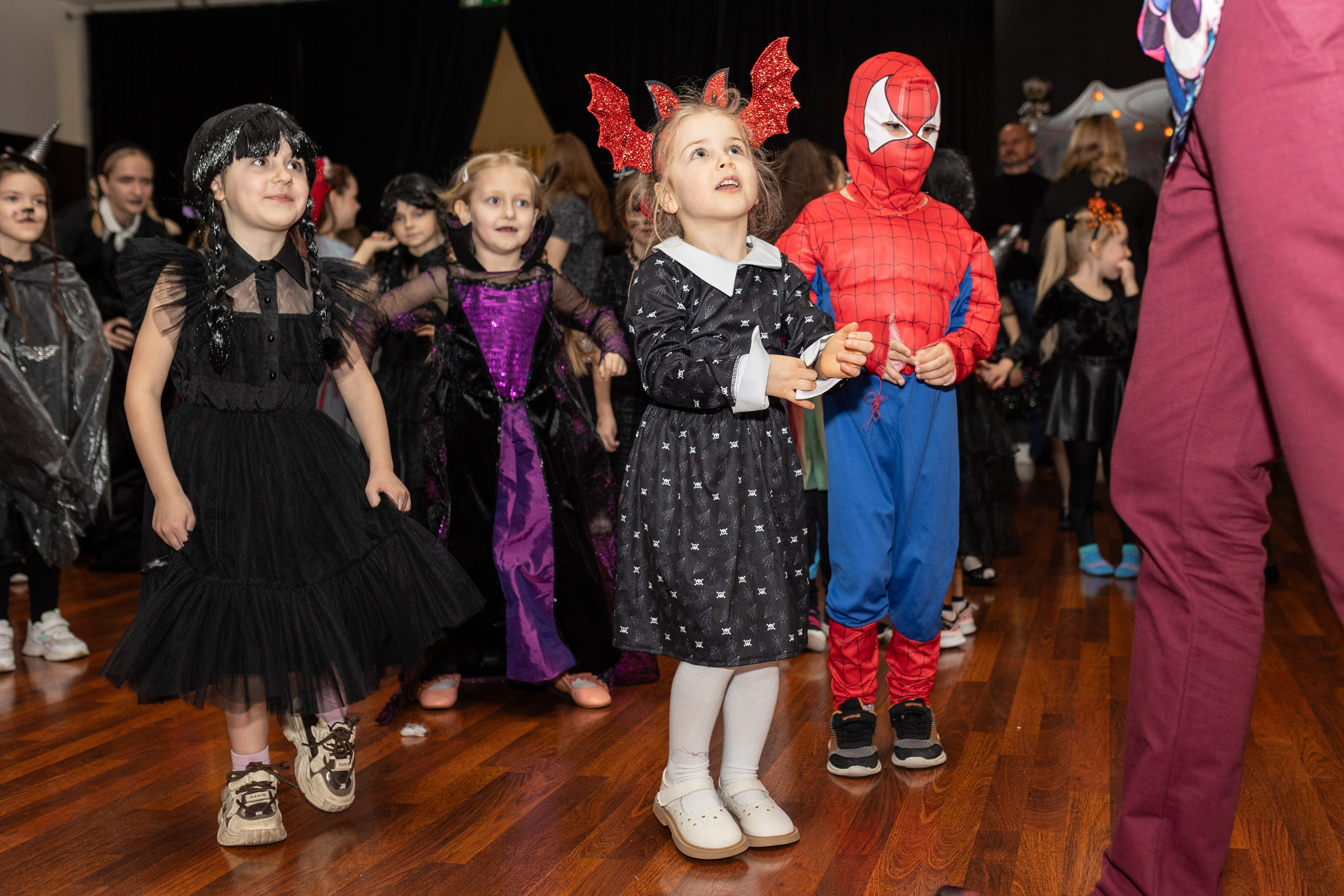 Leo dance studio Helloween 2025. Семейный и детский фотограф в Варшаве Мила Бобровская