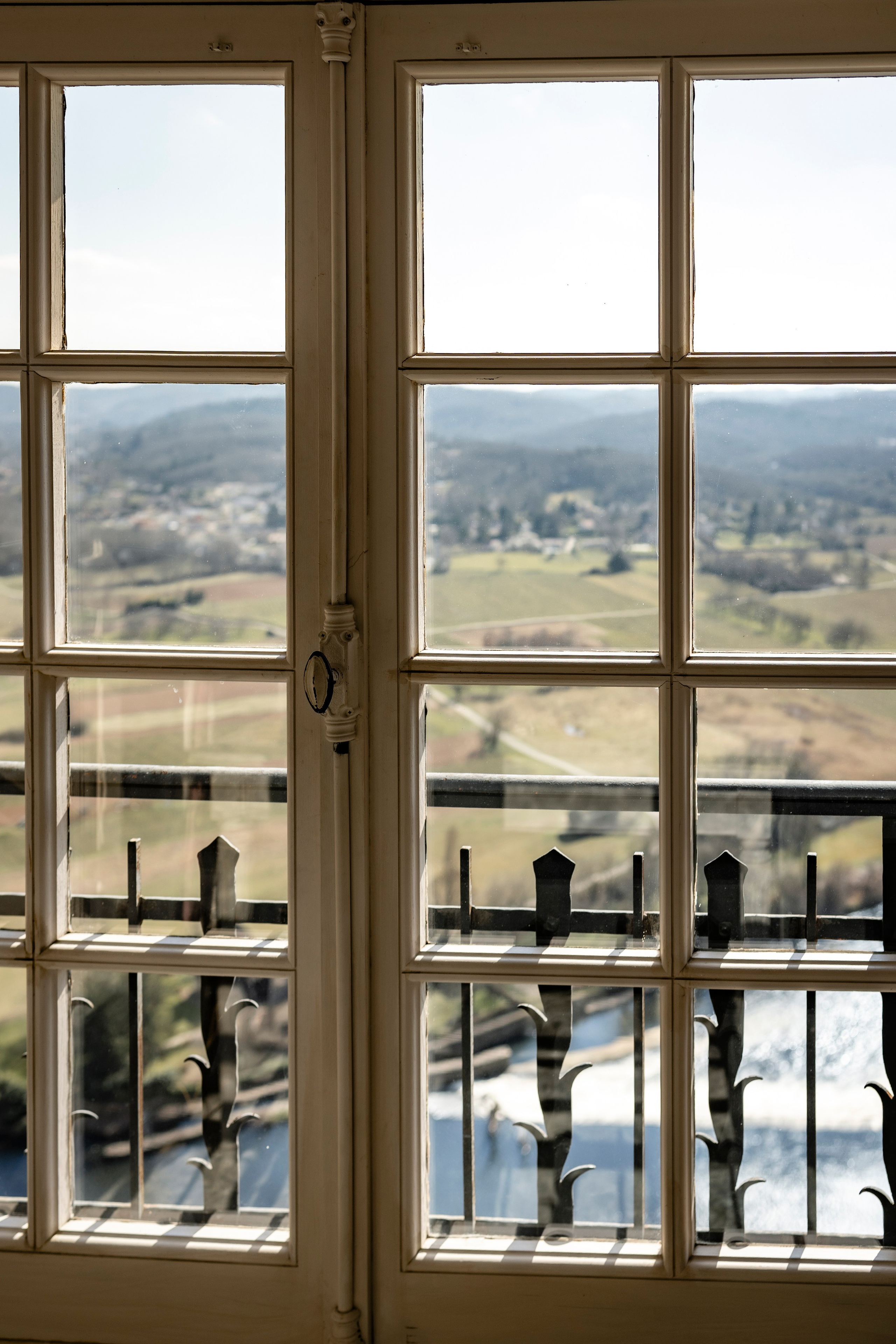 Château de Mercuès perfect for elopements. Eugenie Smirnova — wedding, corporate and lifestyle photographer in Toulouse and Southwest France