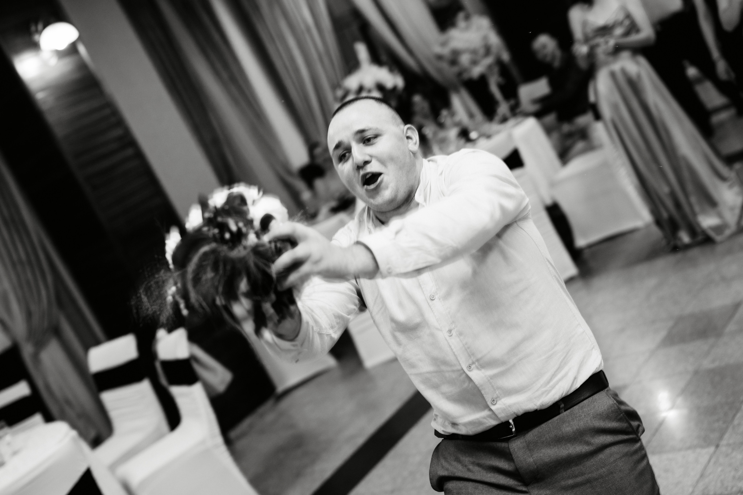 Fotograf profesionist de nuntă. Cu o abordare creativă și tehnici unice, spunem povestea voastră prin imagini pline de iubire și naturalețe. Descoperă arta fotografiei de nuntă . Fotograf Iasi, fotograf de nunta Suceava. Fotografii de nuntă. Pachet fotografii de nuntă. Fotograf Iasi, fotograf Suceava, fotograf Botosani, fotograf Romania. Servicii foto nuntă. Servicii foto-video.