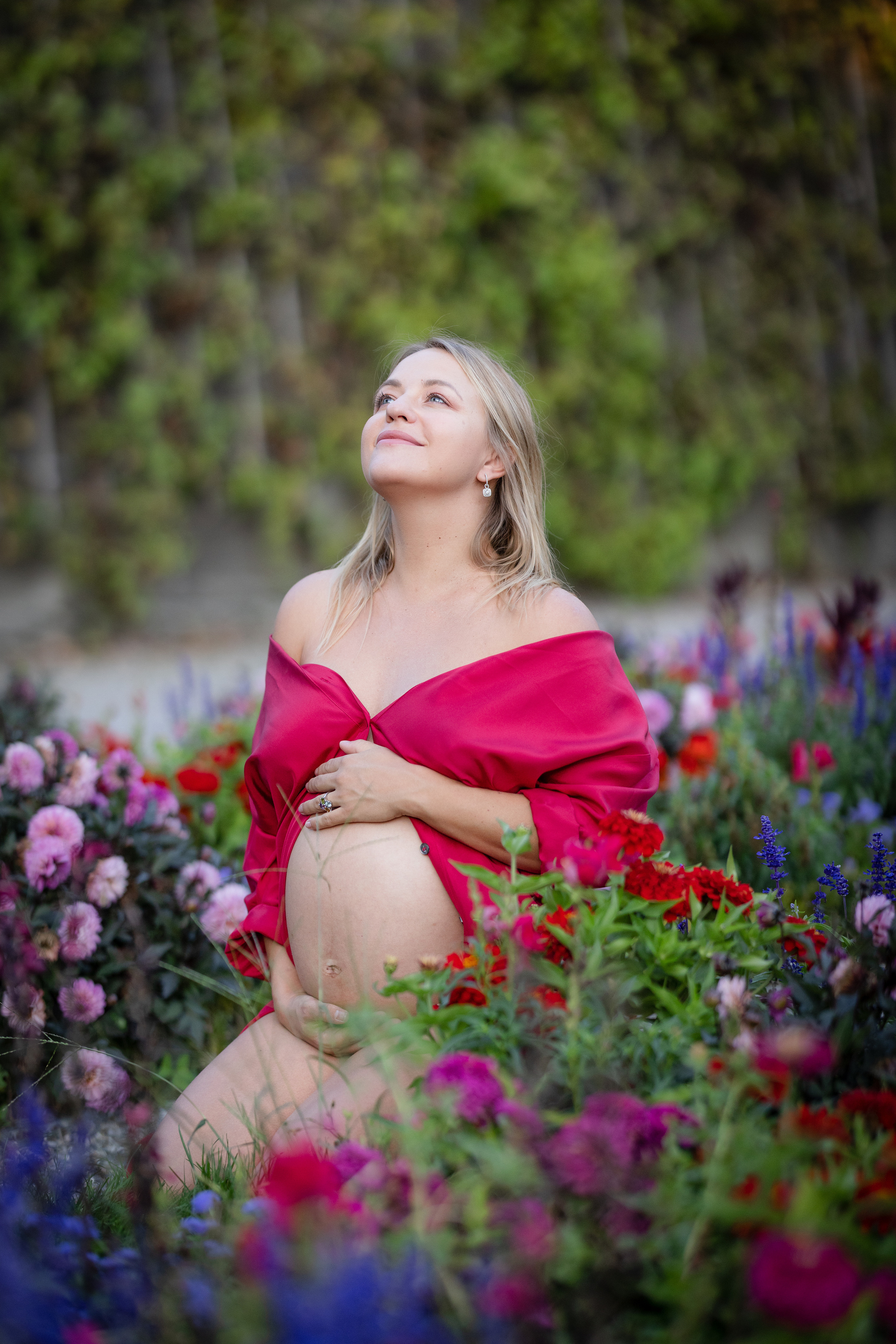 Raisa in secret garden. Family photographer Zurich & Switzerland Daria Moore