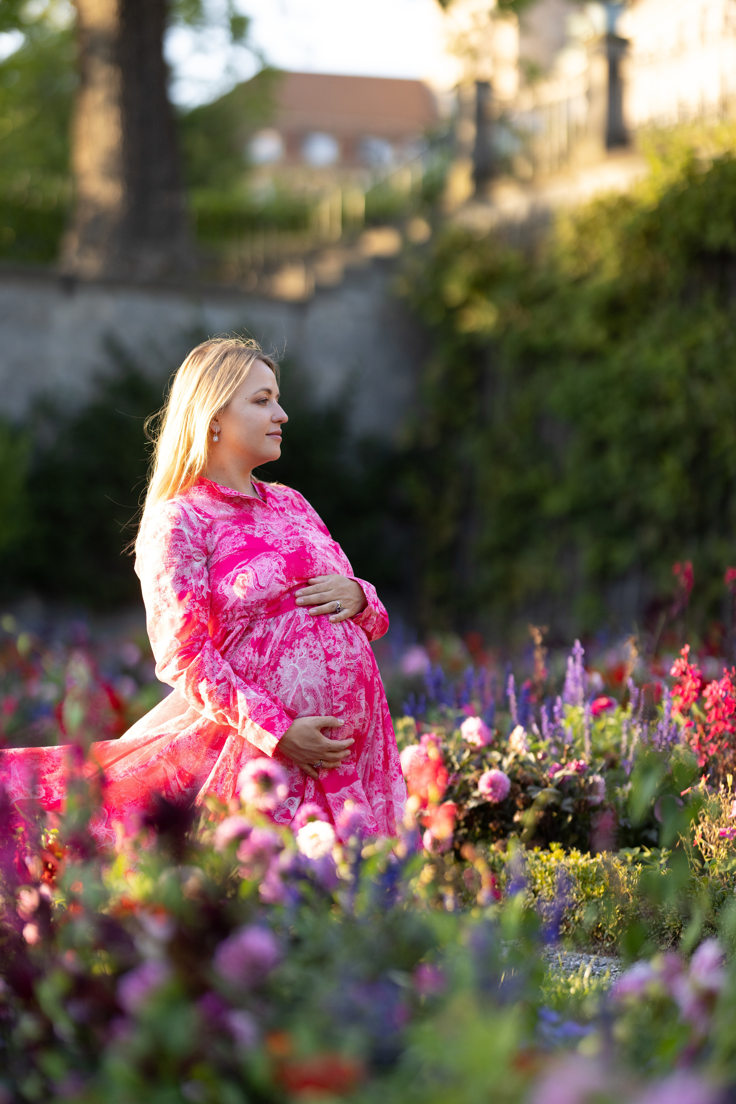 Raisa in secret garden. Family photographer Zurich & Switzerland Daria Moore