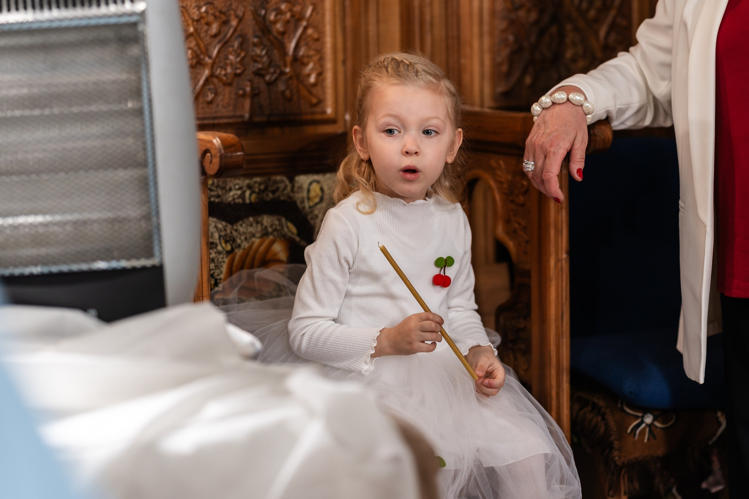 fotograf botez , fotografie botez Botoșani, fotograf Alin Chirilă, amintiri botez, fotografii botez, botez Miruna Parascheva, fotograf copii, fotografie botez în Botoșani-alt="botez , fotografie botez Alin Chirilă, amintiri botez, fotografii emoționante botez Botoșani"-- fotografii-botez-bebelus- amintiri-botez-micuț- moment-sfânt-crestinare- fotografie-emotionanta-botez- detalii-botez-bebelusi- parinti-fericiti-la-botez- fotograf-botez-profesionist- botez-in-biserica-ortodoxa- micuț-botezat-cu-emoție- zâmbete-și-lacrimi-la-botez- bebeluș-la-cristelniță- decor-botez-colorat- botez-cu-dragoste-și-credință- emotie-pura-la-botez- fotograf-botez-botosani- botez-iasi-suceava-fotograf- amintiri-nepretuite-botez-- Preotul ținându-l pe micuțul Mathias Gabriel la botez, în biserica Înălțarea Domnului, Copălău  - Detalii de la botezul lui Mathias – lumânare, trusou și icoană  - Familia lui Mathias Gabriel alături de micuț, în ziua botezului  - Portret emoționant cu mama și bebelușul în brațe, în biserică,fotograf profesionist evenimente Botoșani, Iași, Suceava, Fălticeni, Bacău, Pașcani, Roman - AlinoFotoStudio by Alin Chirilă - servicii foto nuntă, botez, cununie, ședințe foto creative, albume personalizate, fotografii emoționante și calitative pentru cele mai importante momente din viață,fotograf nuntă Botoșani Alin Chirilă,  ședință foto botez Iași - AlinoFotoStudio,  servicii fotograf profesionist evenimente Suceava,  fotograf cununie civilă Fălticeni - Alin Chirilă,  album foto nuntă personalizat Bacău.“Bebeluș botezat în biserică, ținut în brațe de nași”	•	“Detaliu cu lumânarea de botez decorată cu flori albe”	•	“Părinți emoționați alături de copilul lor la ceremonia de botez”	•	“Masa festivă de botez cu decor tematic și tort personalizat”	•	“Momentul în care preotul toarnă apă sfințită pe fruntea bebelușului”	“Bebeluș în rochie albă de botez, zâmbind în brațele mamei”	•	“Detaliu cu cruciulița de botez așezată pe o pernă de satin”	•	“Părinți și nași aprinzând lumânările în timpul ceremoniei de botez”	•	“Tort de botez decorat cu figurine tematice și numele copilului”	•	“Copil botezat dormind liniștit în pătuțul decorat festiv”	•	“Momentul în care preotul binecuvântează copilul în fața altarului”	•	“Invitați adunându-se în jurul mesei festive la petrecerea de botez”	•	“Bebeluș ținând în mână o jucărie personalizată primită la botez”	•	“Familie fericită pozând împreună după ceremonia de botez”	•	“Decor tematic cu baloane și flori la locația petrecerii de botez” fotograf Botoșani fotograf evenimente fotograf botez Alin Chirila fotograf alinofotostudio.fotograf botez Amelis Maria, fotografie botez Botoșani, fotograf Alin Chirilă, amintiri botez, fotografii botez, botez Amelis Maria, fotograf copii, fotografie botez în Botoșani,