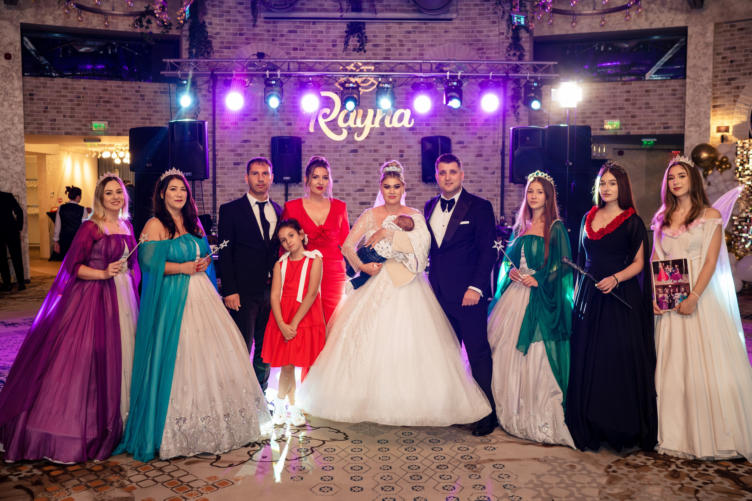 Andreea, Damian si Aris. Acasă