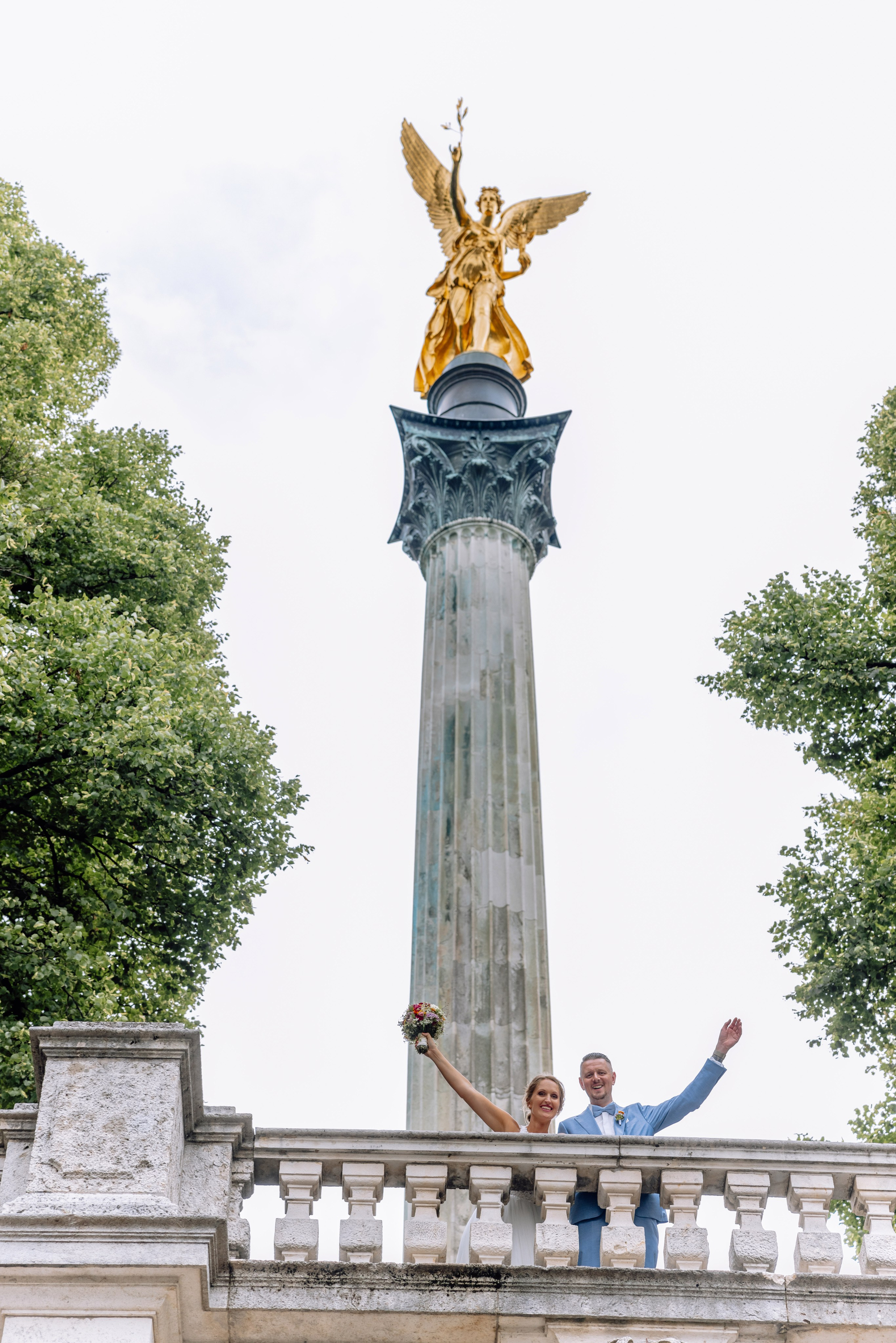 Sandra und Kevin: Standesamt Unterföring und Friedensengel. Hochzeitsfotograf München Taufe Familienfotograf Tanja Mauke