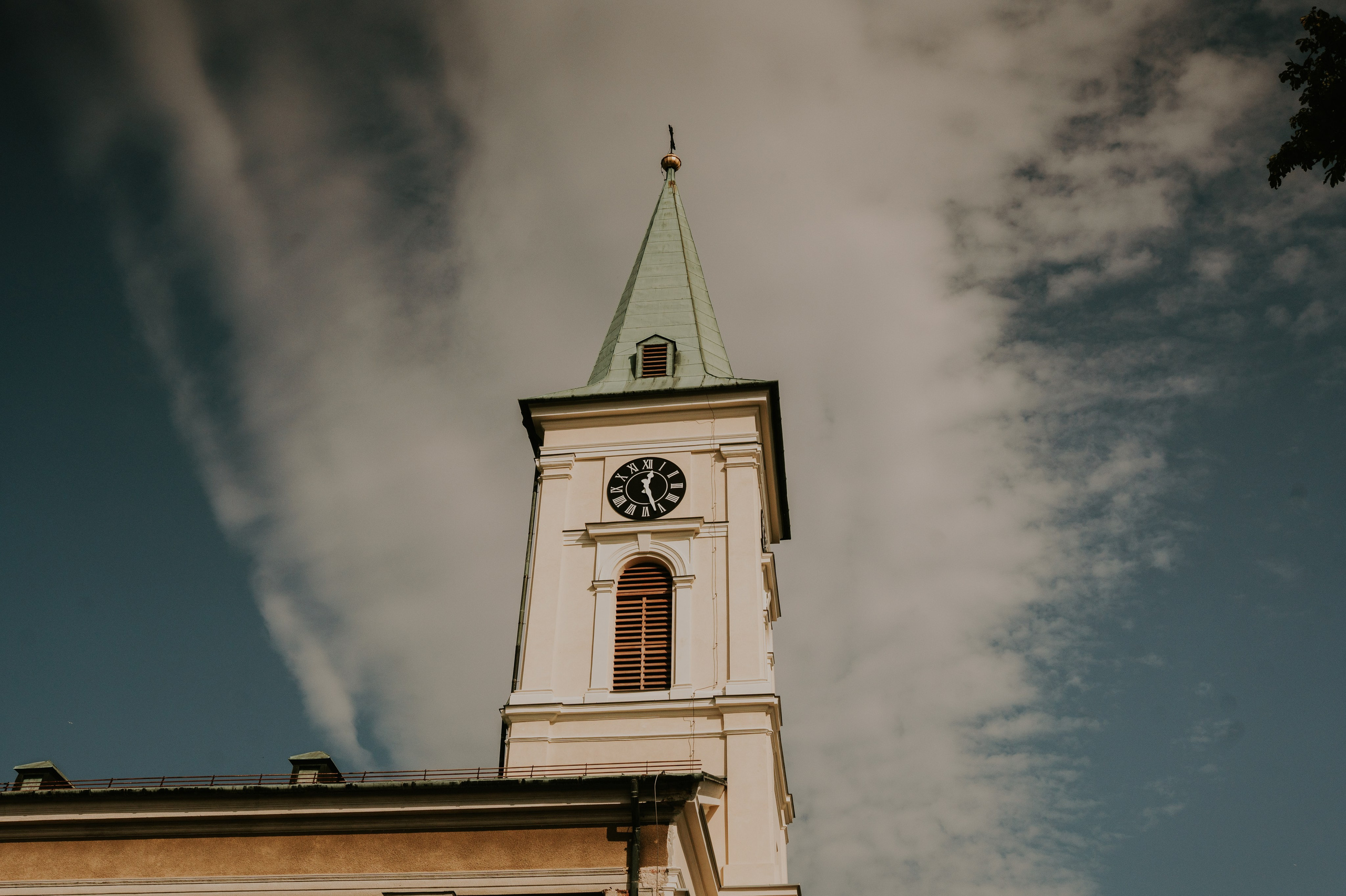 Sala Koralowa w Jaworzu: Opowieść o ślubie Nikoli i Kacpra. Karkowskafoto - fotografia miłości