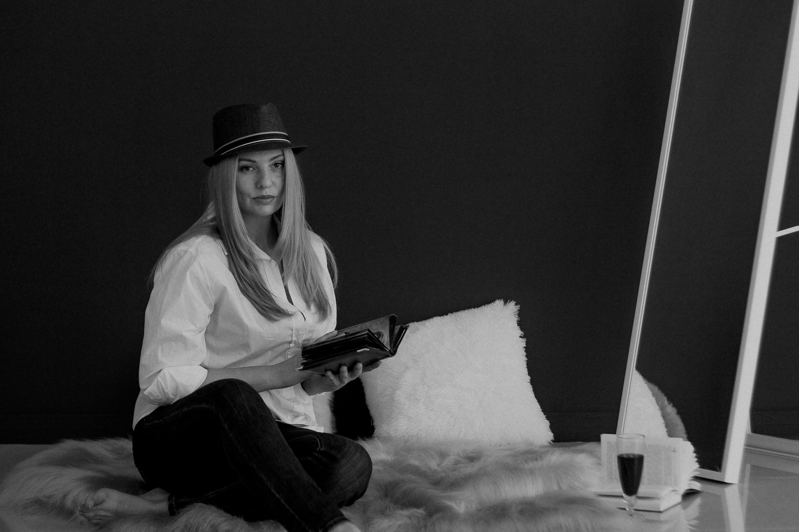 A black and white story. Iryna Zhyvora | Photographer | Stockholm