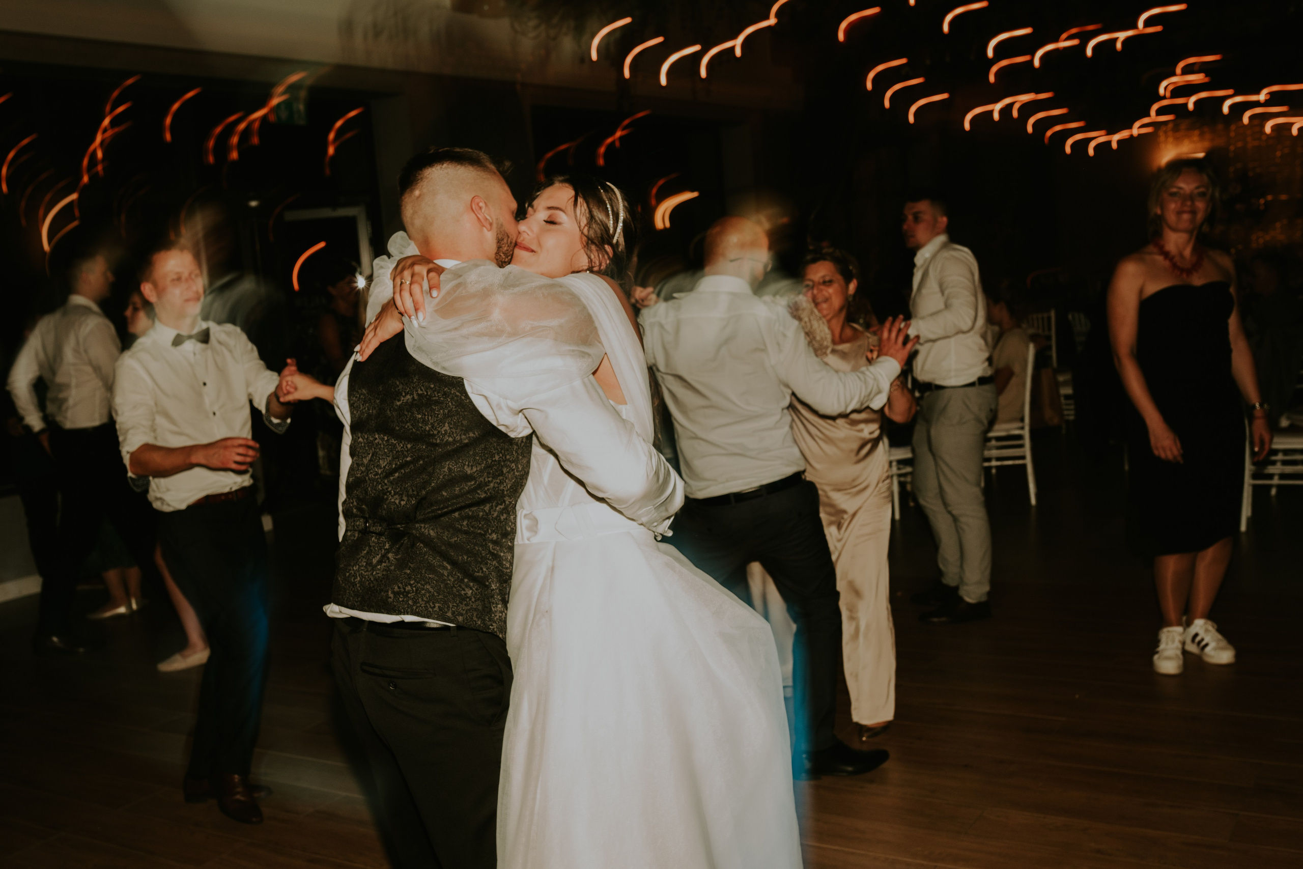 Sala Koralowa w Jaworzu: Opowieść o ślubie Nikoli i Kacpra. Karkowskafoto - fotografia miłości