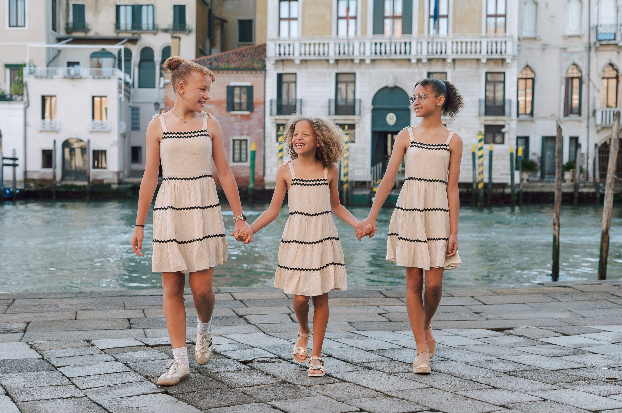 Eliza, Elena, Elliana, Teresa and Brad. Photographer in Venice Anna Terzi