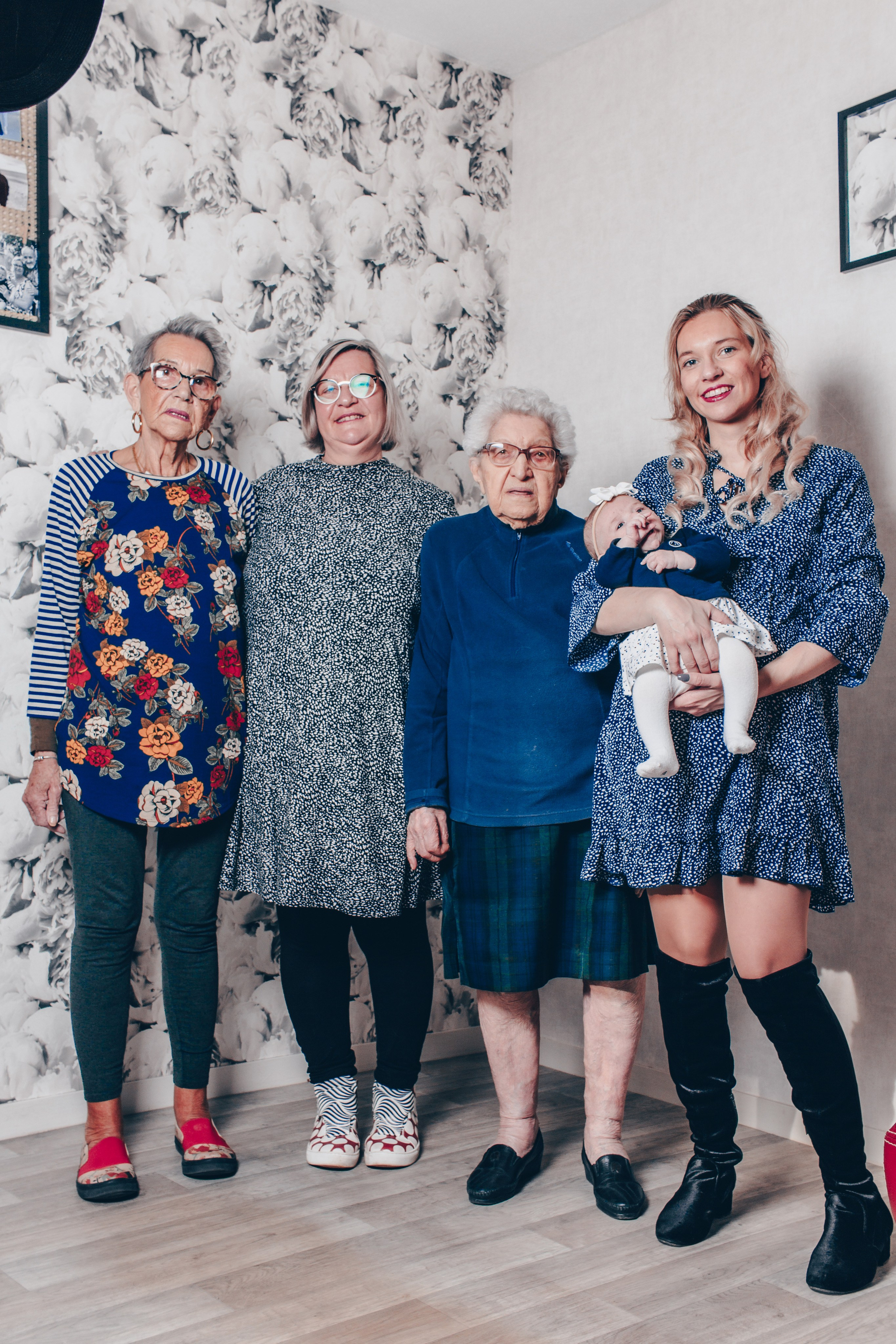 Portrait de famille. Studio photo « Partage ton bonheur » – Photographe famille près de Châtellerault, Poitiers et Tours