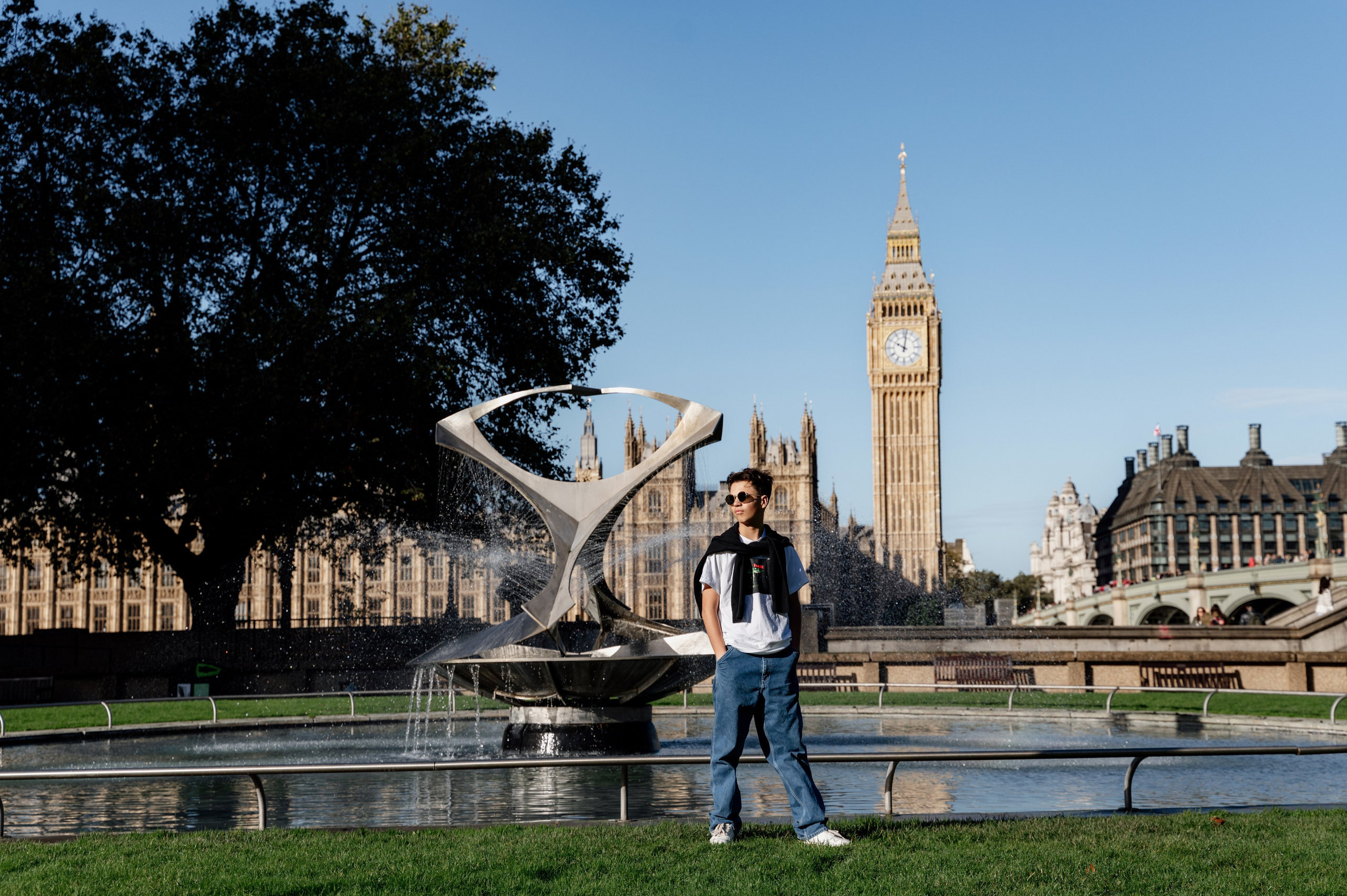 Tower Bridge+Westminster Carmela with son. FAMILY AND WEDDING PHOTOGRAPHER IN LONDON MARINA RIVA