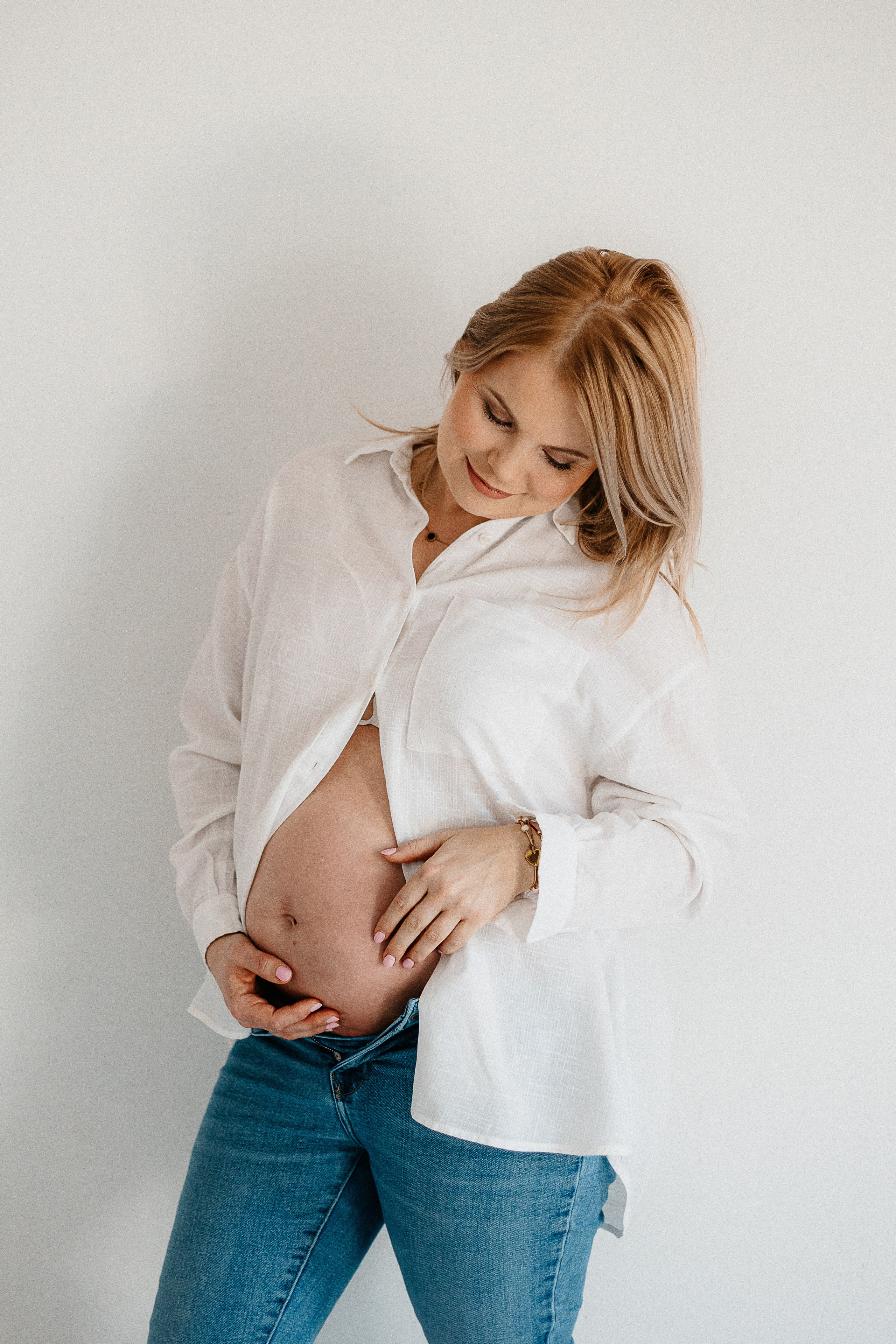 Pełna emocji fotografia sesja ciążowa lifestyle | Natalia Malinowska Fotografia | Augustów Warszawa. Natalia Malinowska Fotografia | Fotograf ślubny i rodzinny Augustów Warszawa