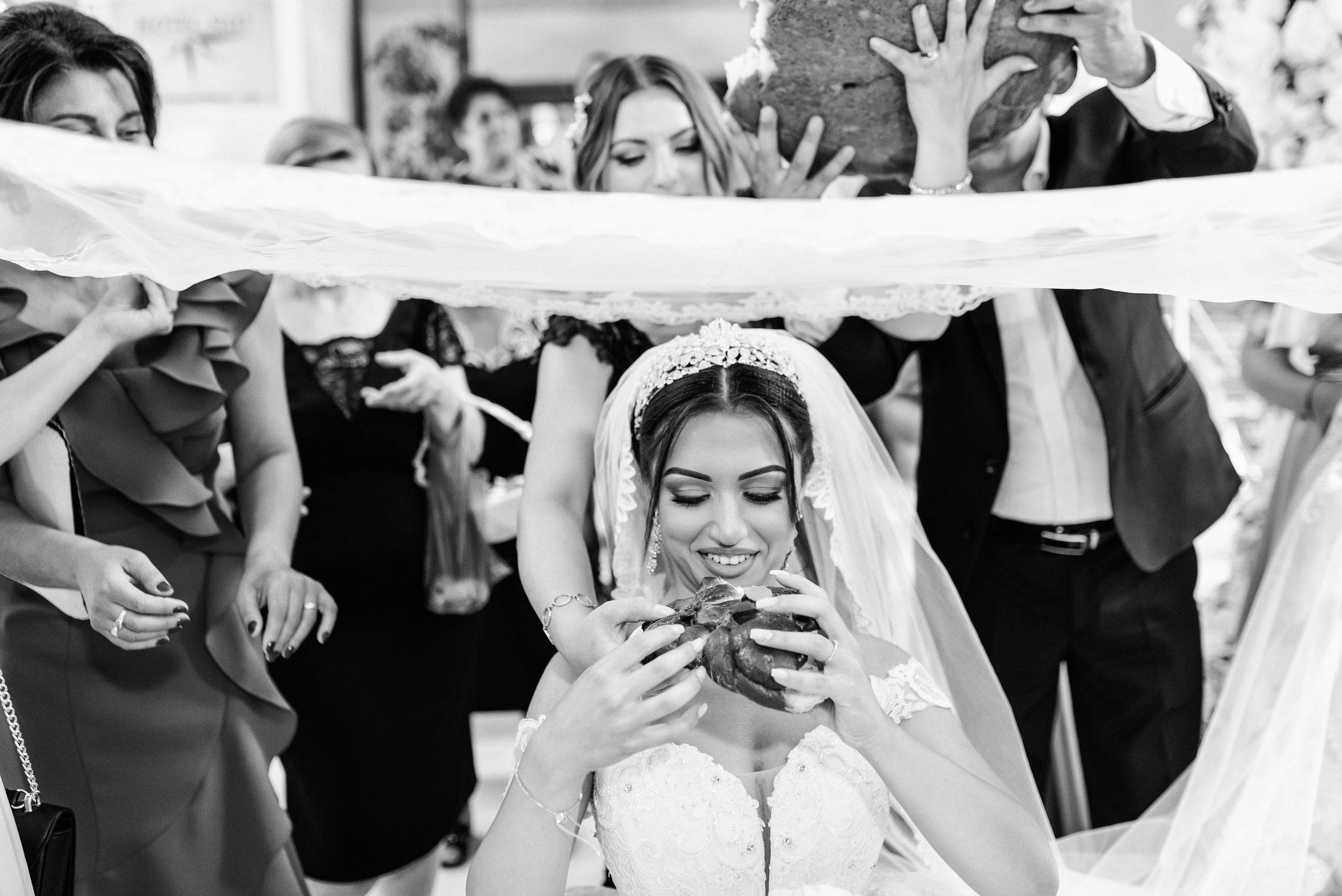 Roxana & Iulian. Acasă