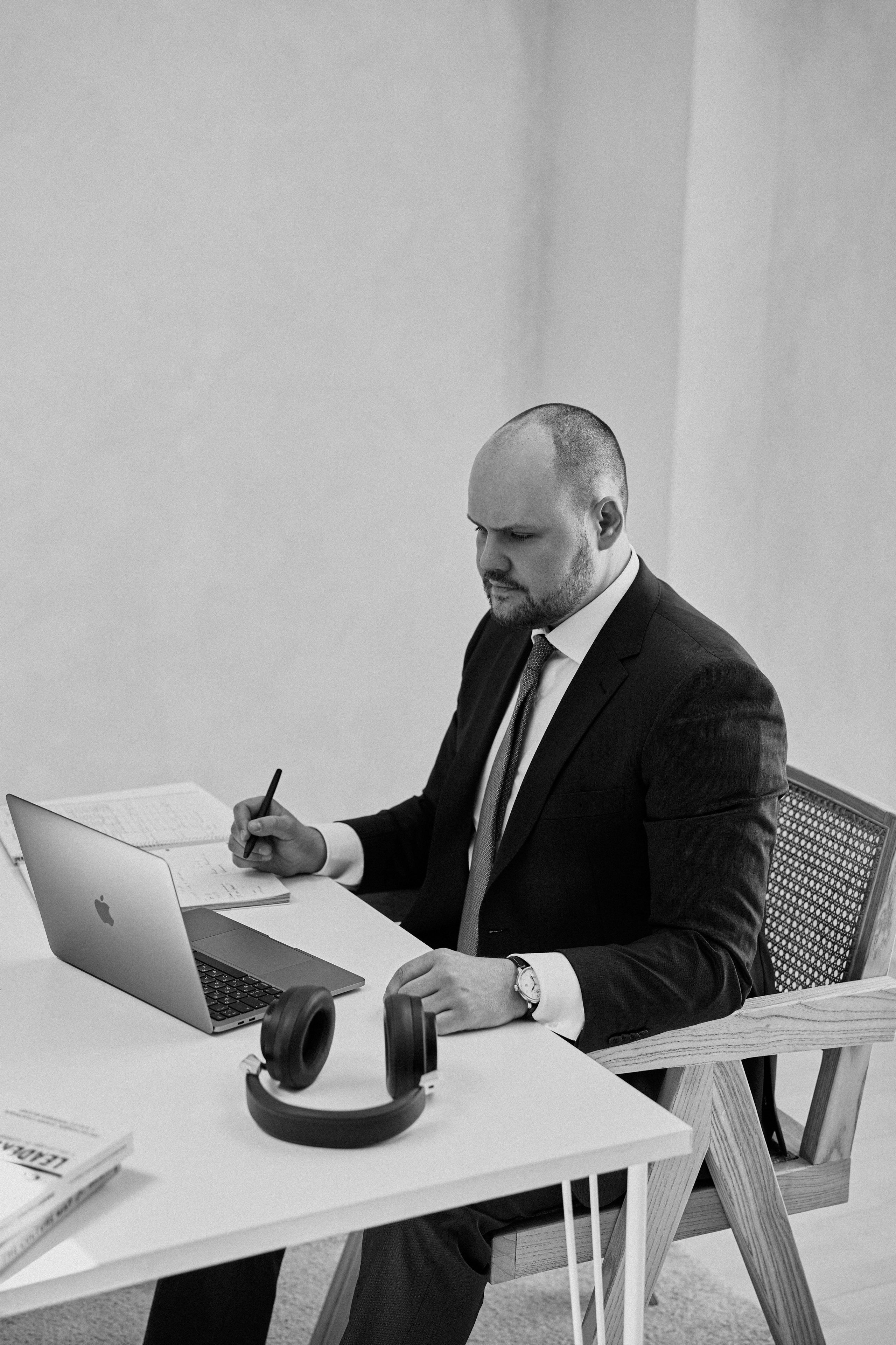 Денис. Бизнес портрет. Фотограф в Барселоне Жанна Захарченко