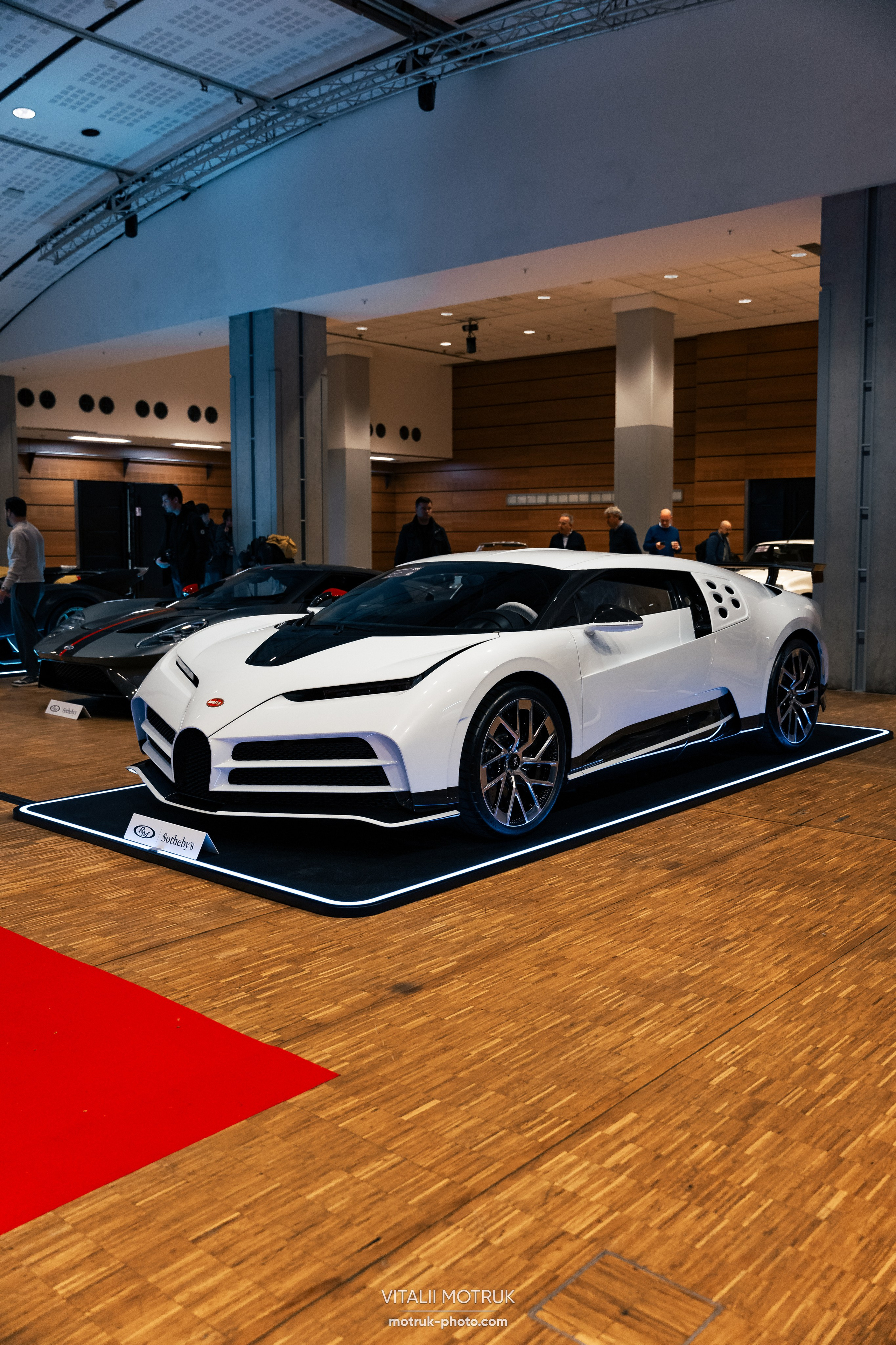 RM Sothebys 2025. Photographe de voitures à Paris — Vitalii Motruk