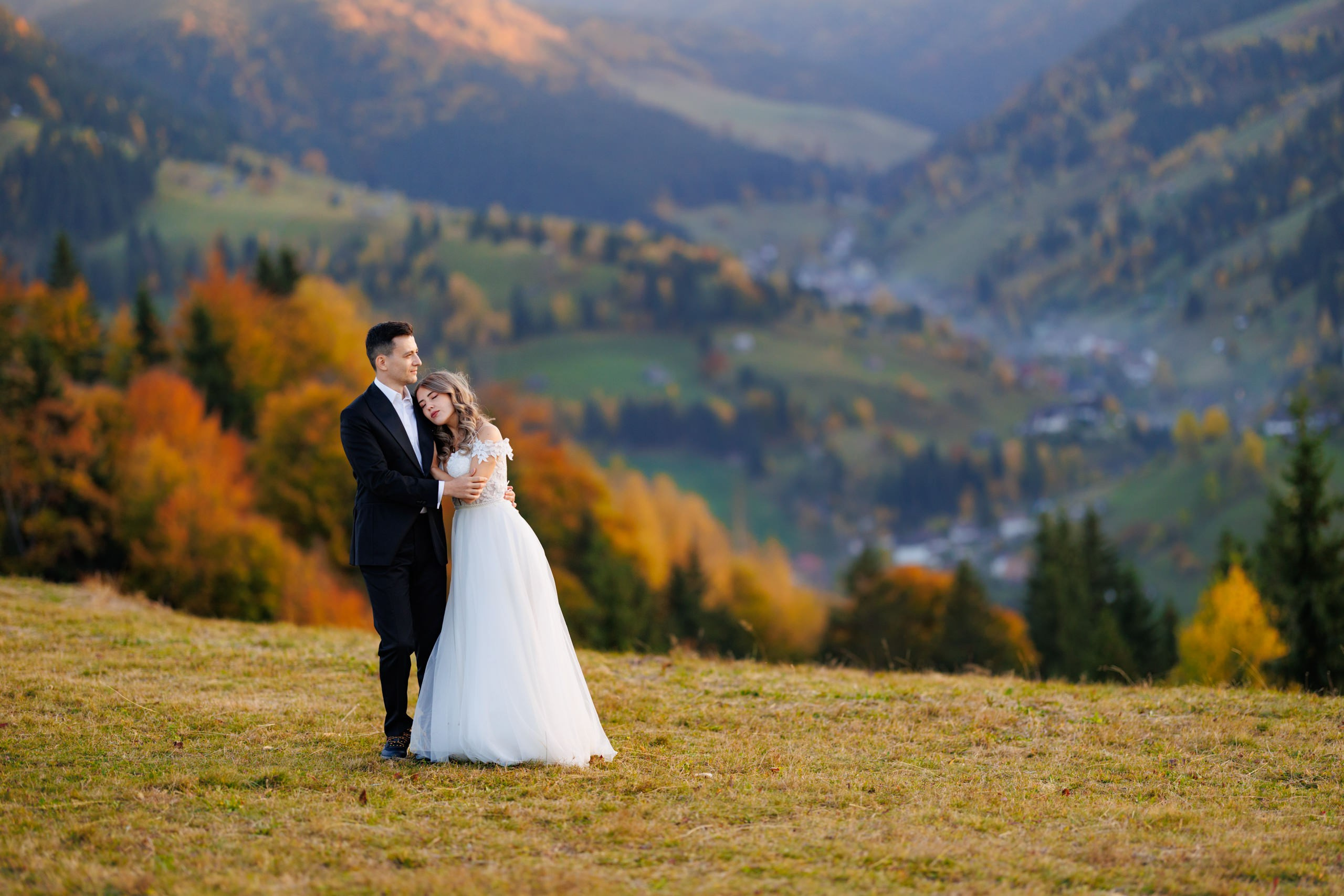 Sedinta foto Trash the dress/After wedding la munte. Fotograf nunta Bucuresti - Manu Ivanciu