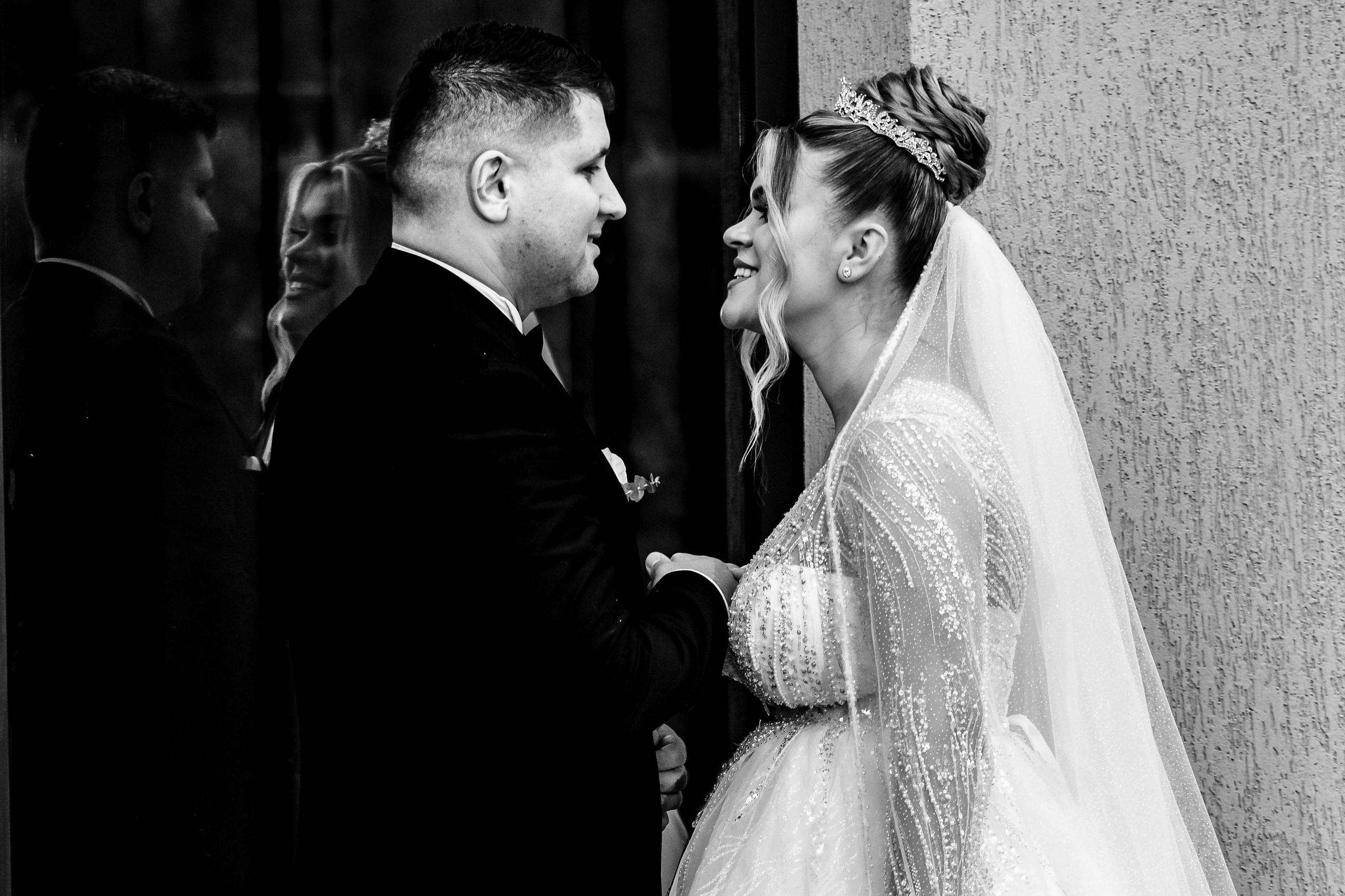 Andreea, Damian si Aris. Acasă